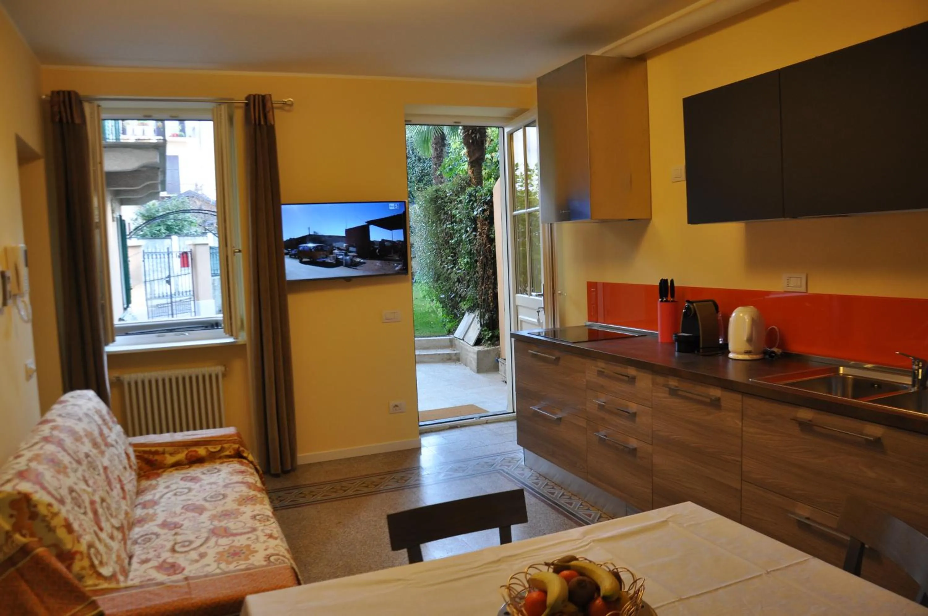 Kitchen or kitchenette in Casa Lari Stresa