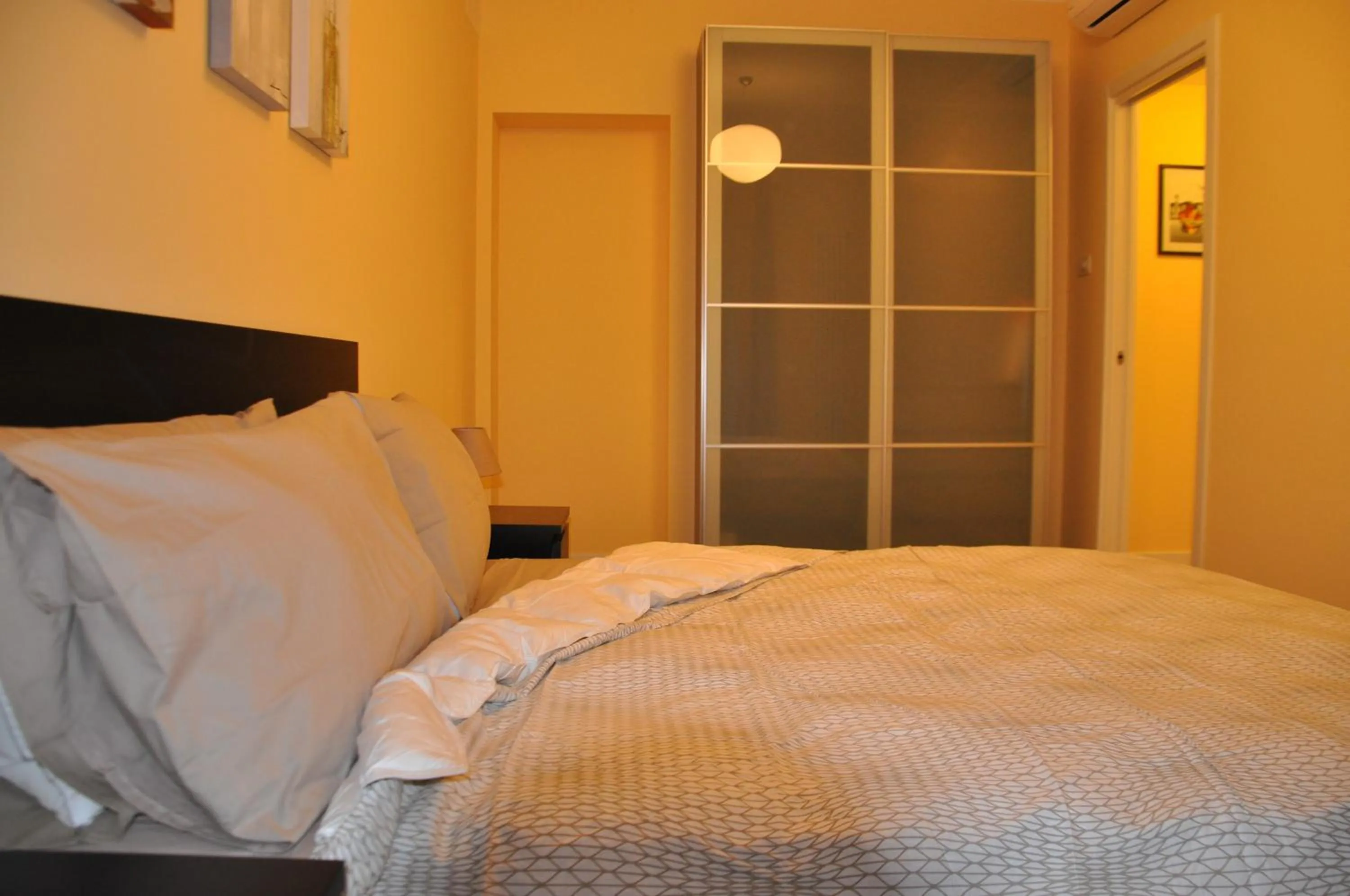 Bed in Casa Lari Stresa