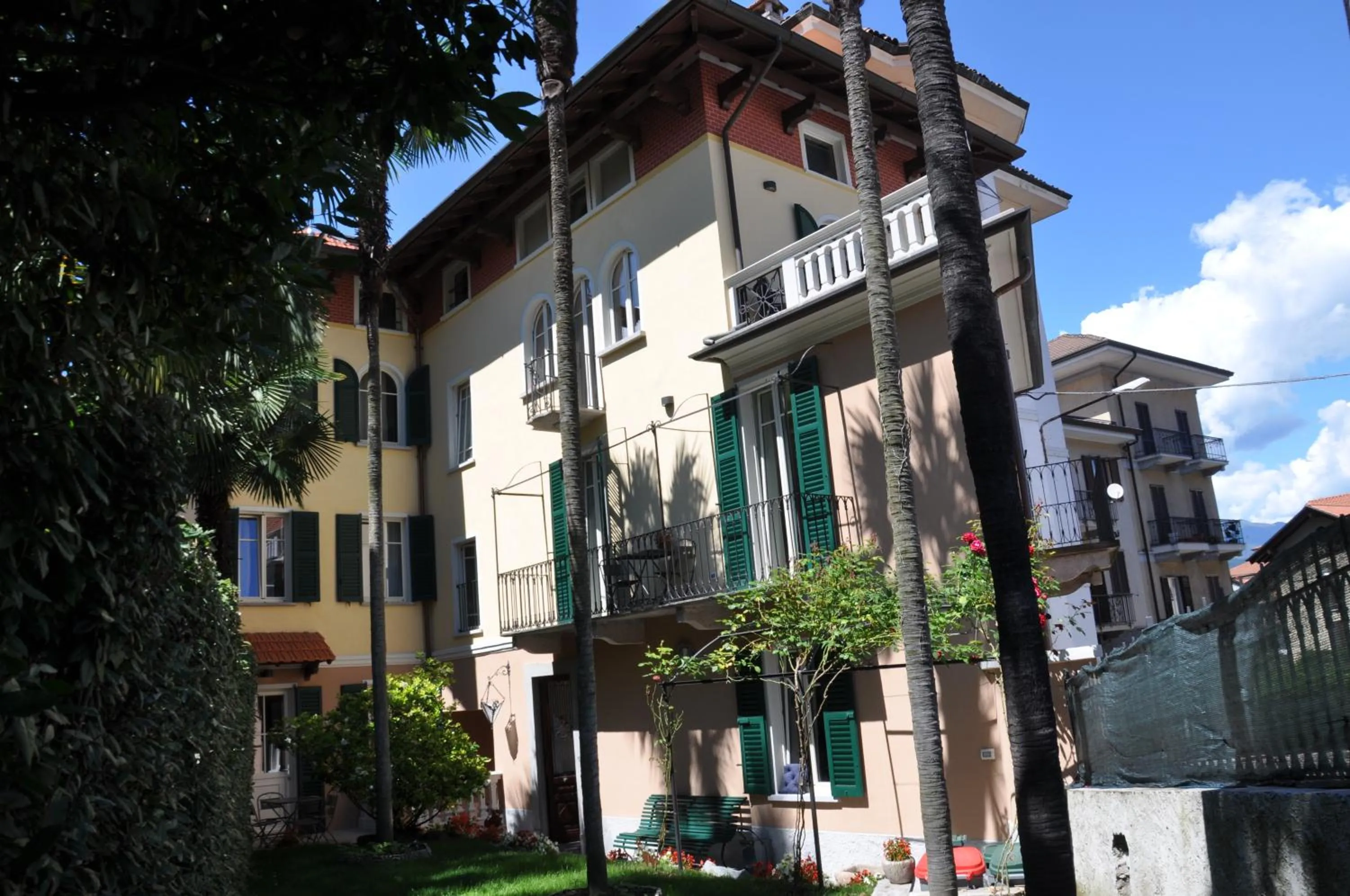Facade/entrance in Casa Lari Stresa
