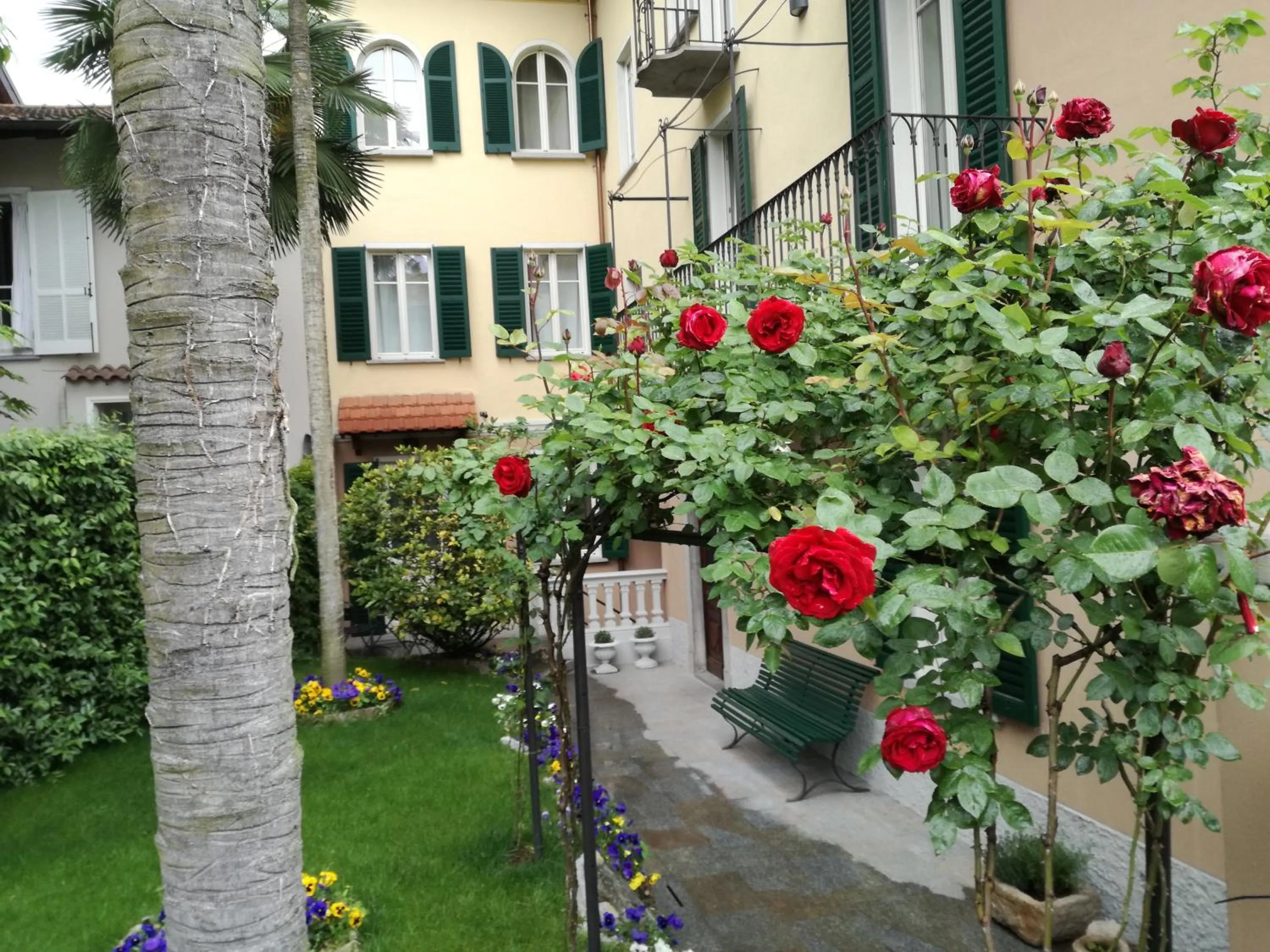 Facade/entrance in Casa Lari Stresa