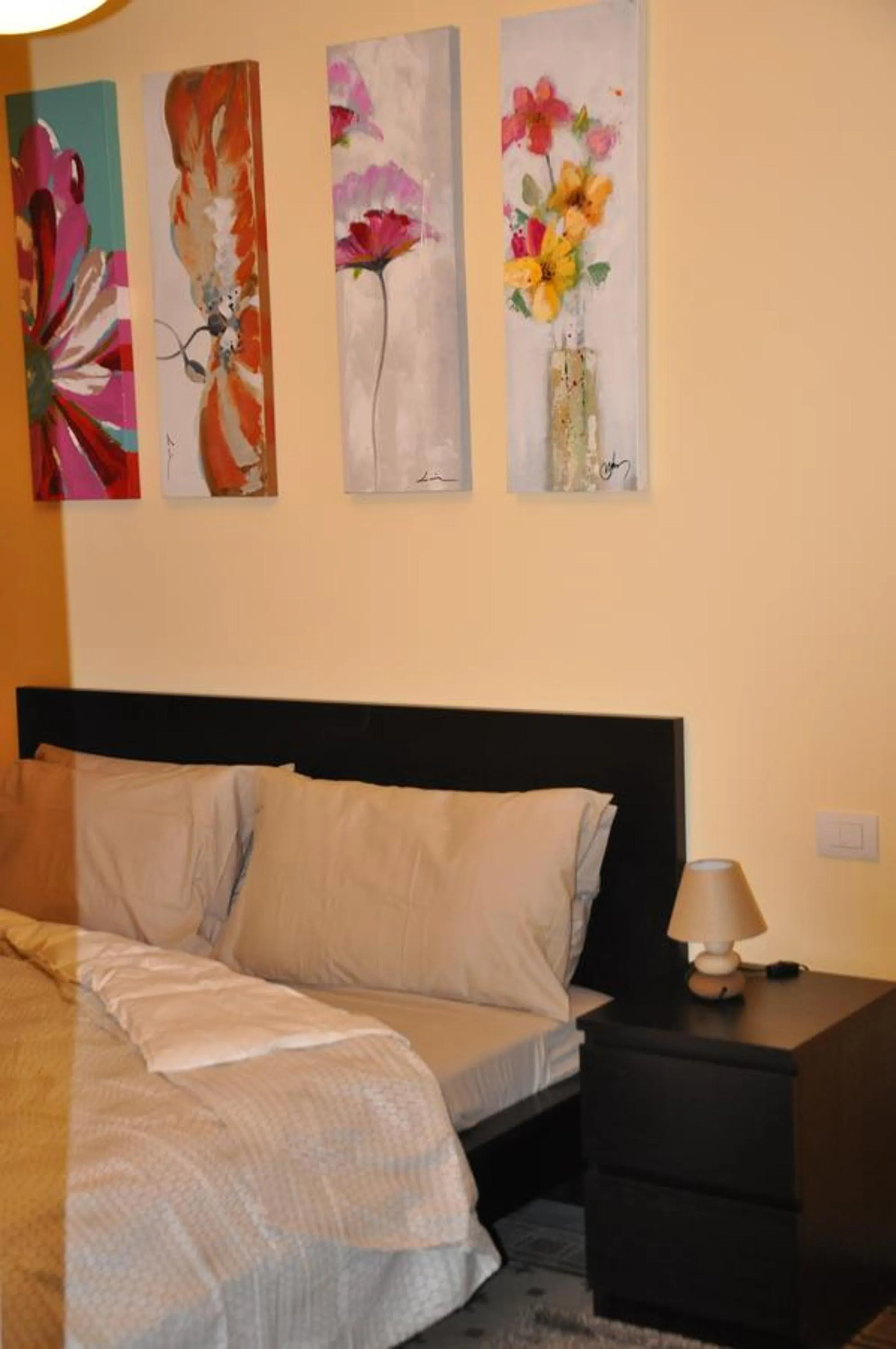 Bedroom, Bed in Casa Lari Stresa