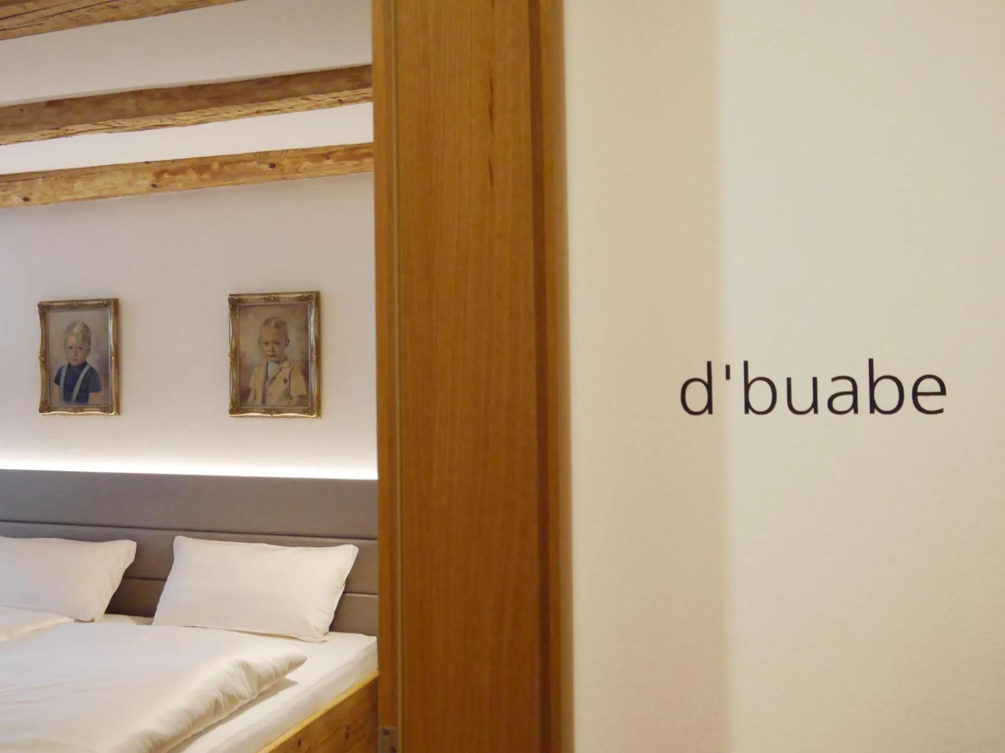 Photo of the whole room, Bed in Zum Hirschen - hotel & gasthaus beim stöckeler