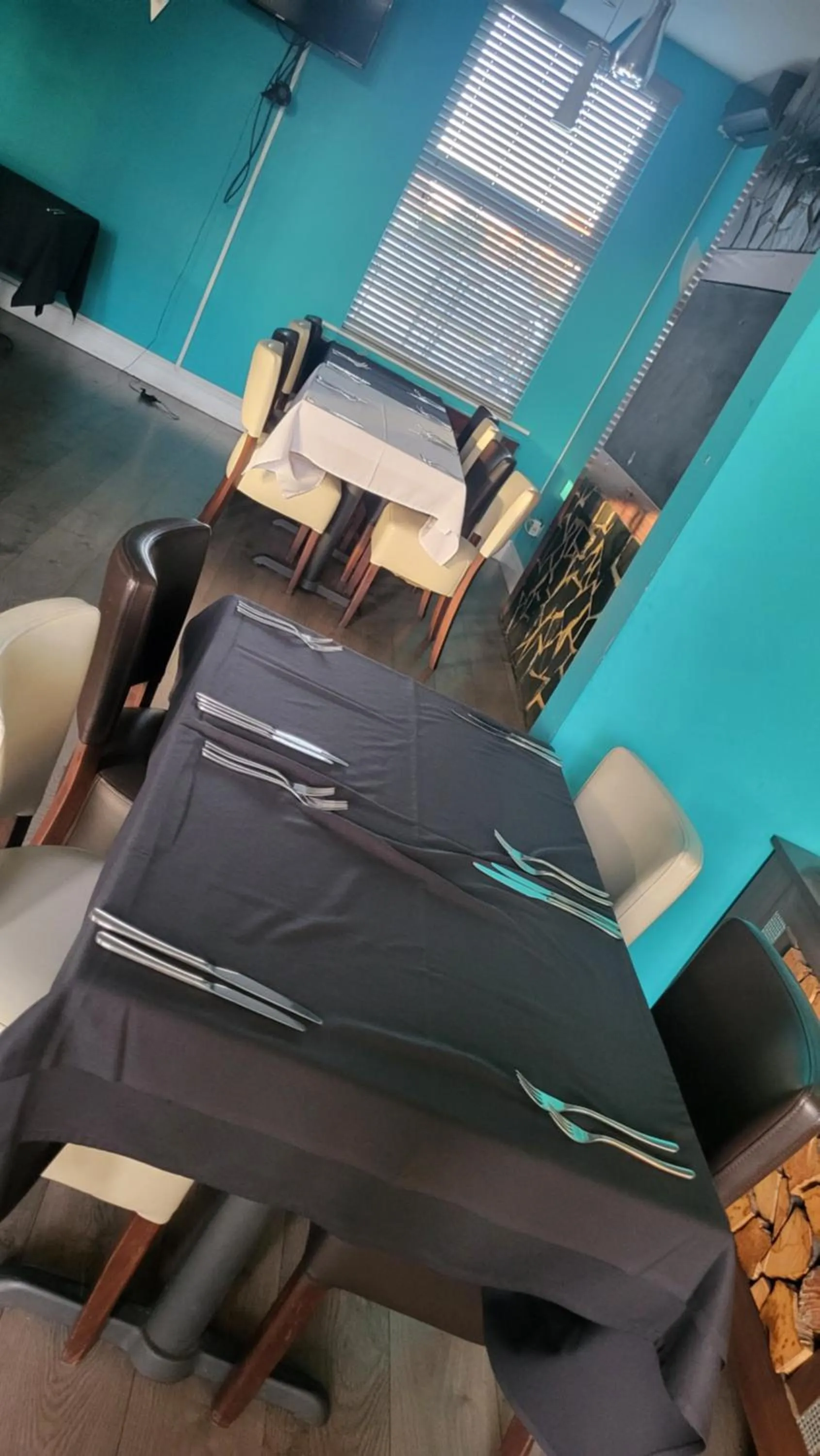 Restaurant/places to eat in Bennetts Hotel