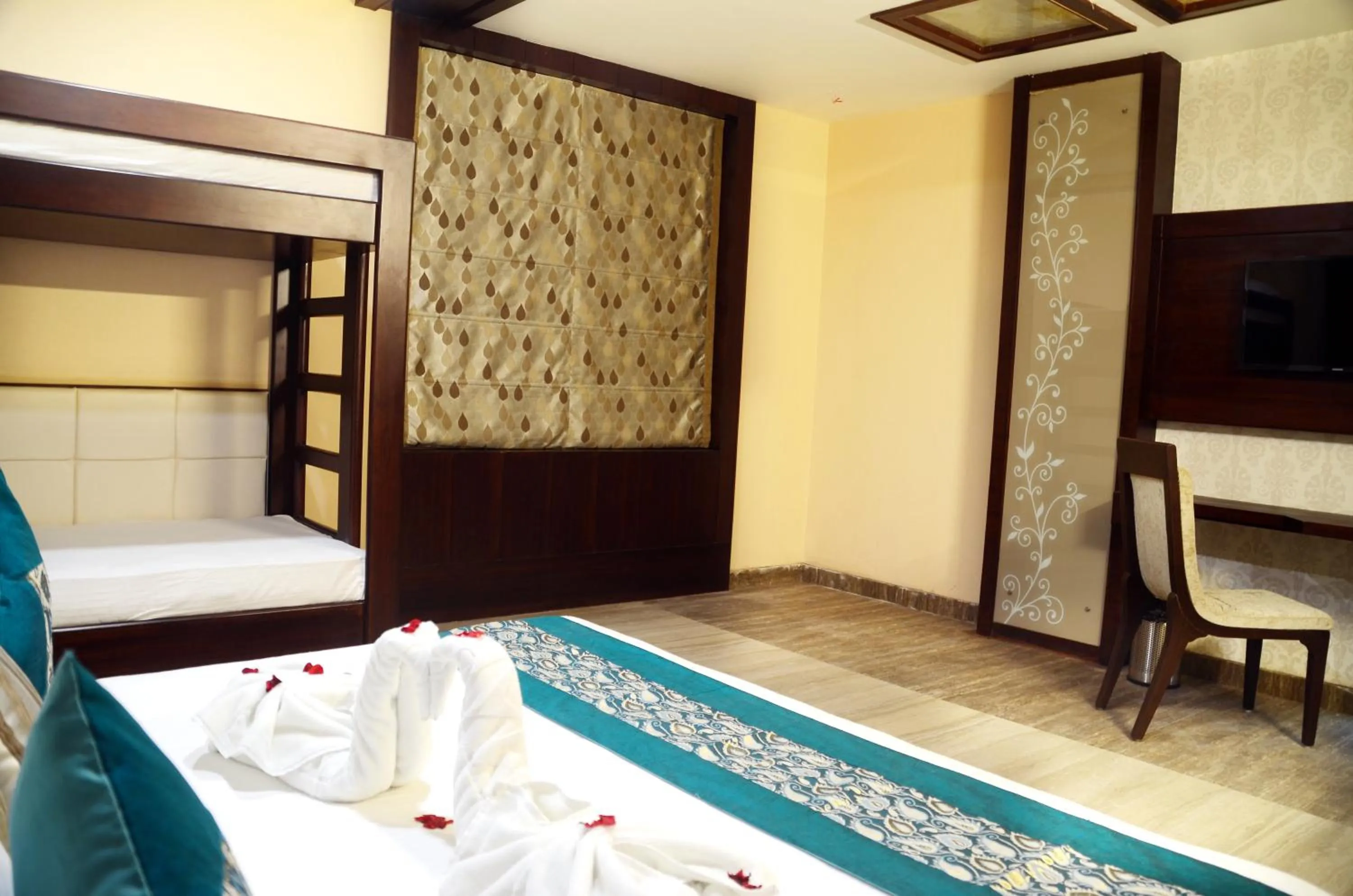 TV and multimedia in The Land Mark