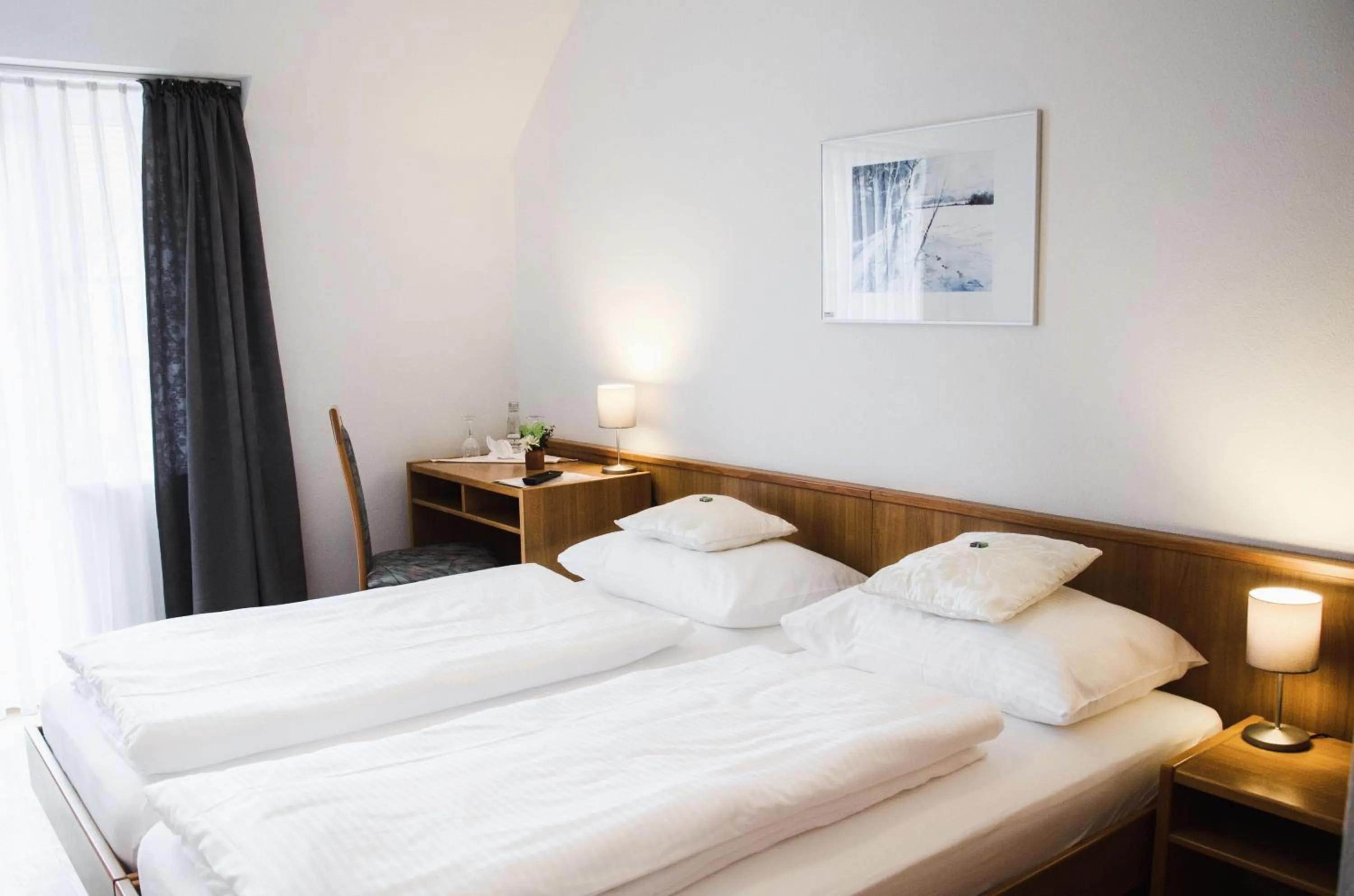 Bedroom, Bed in Hotel Blaue Traube
