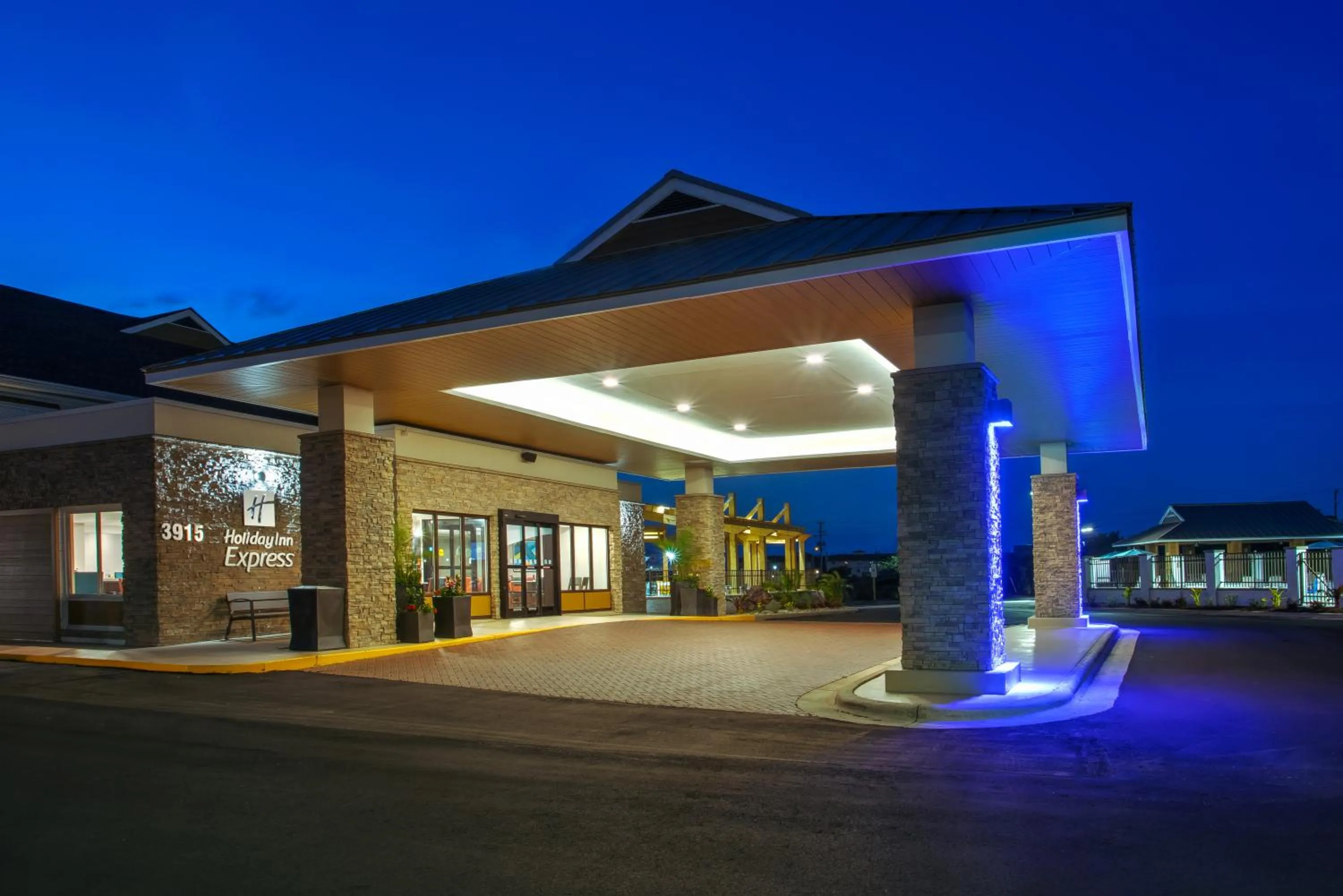 Facade/entrance in Holiday Inn Express Kitty Hawk - Outer Banks by IHG