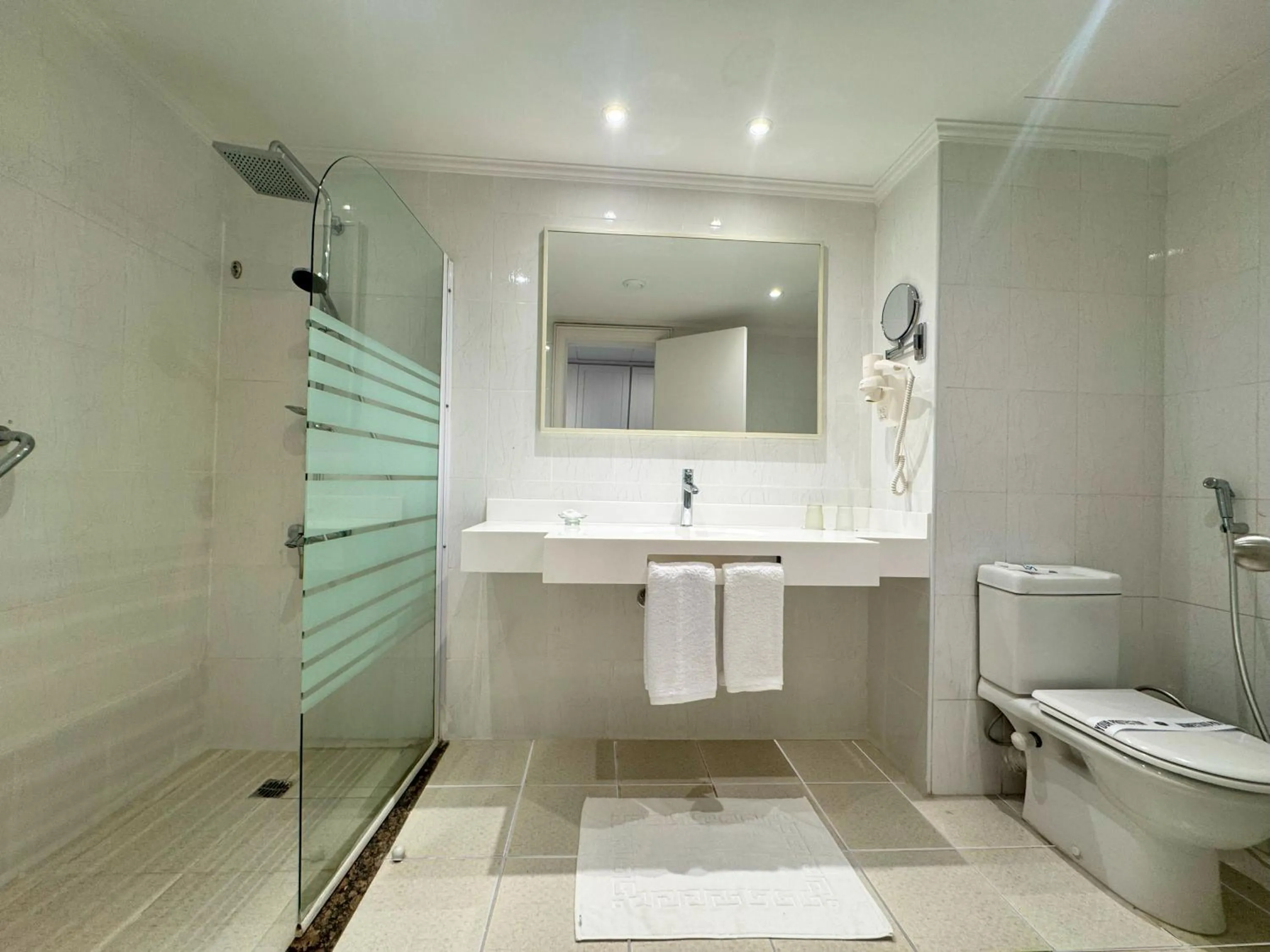 Bathroom in Casa Mare Resort - ex, Royal Tulip Beach Resort