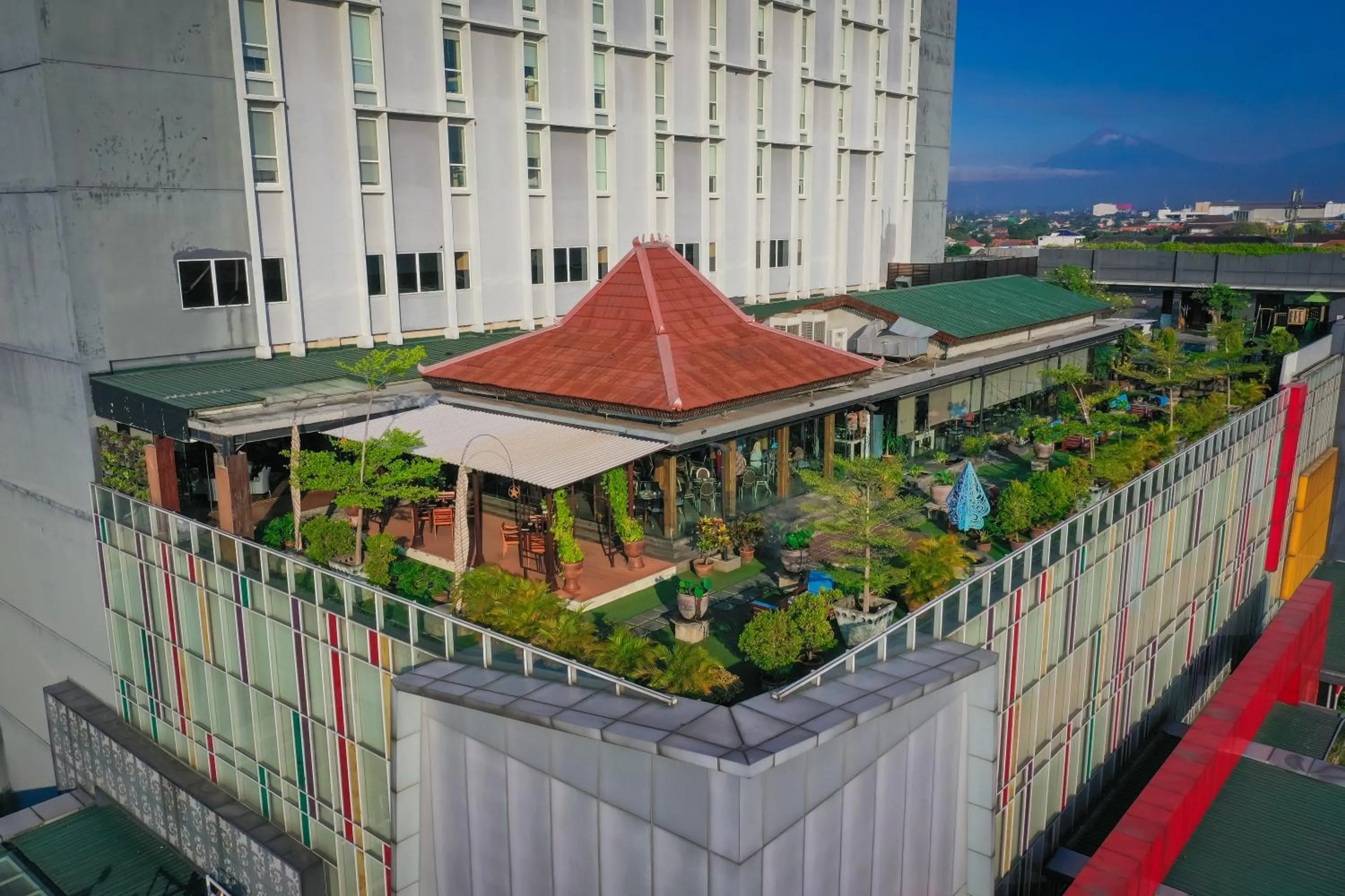 Property building in Swiss-Belinn Saripetojo Solo