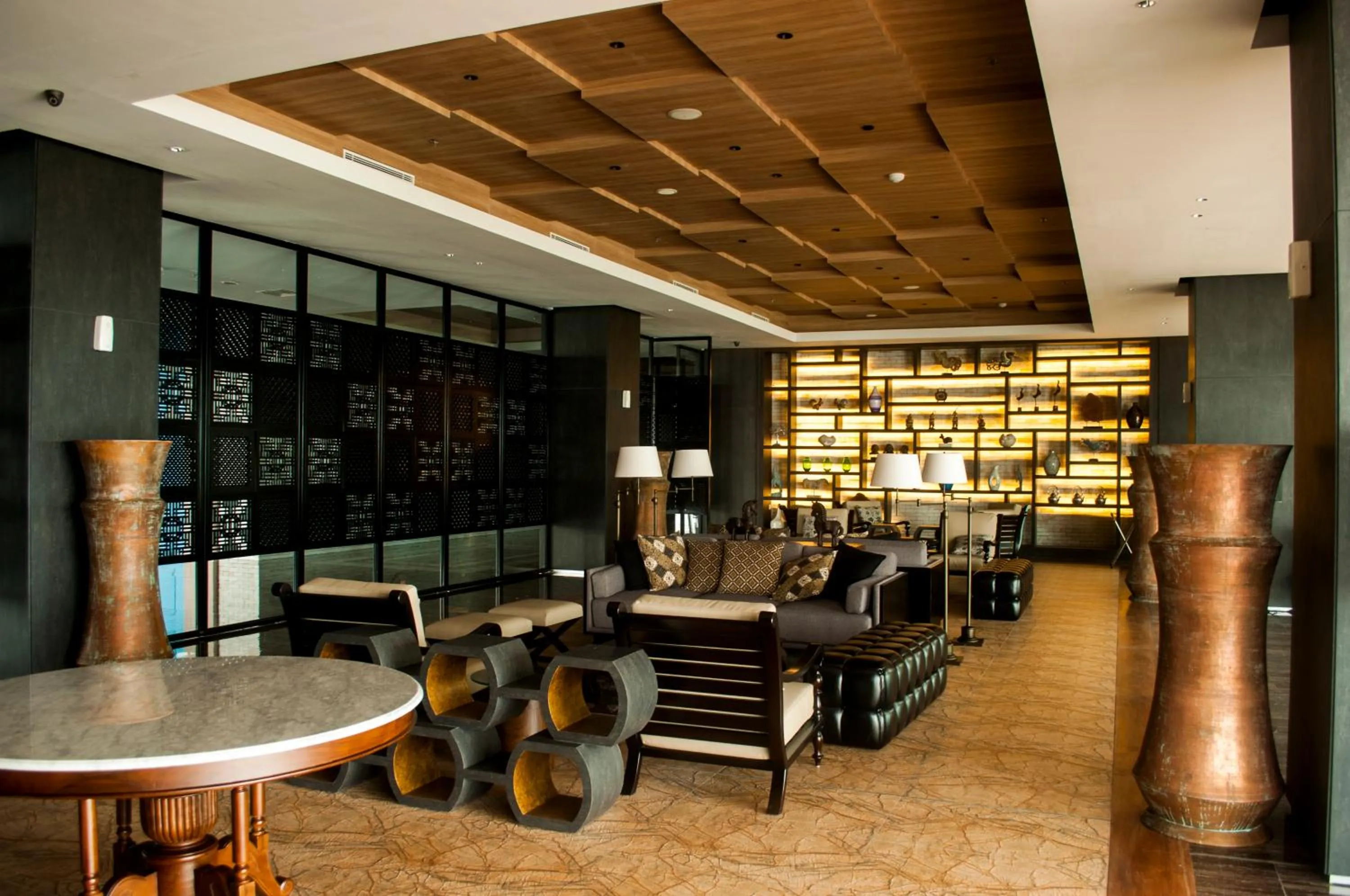 Communal lounge/ TV room in Swiss-Belinn Saripetojo Solo