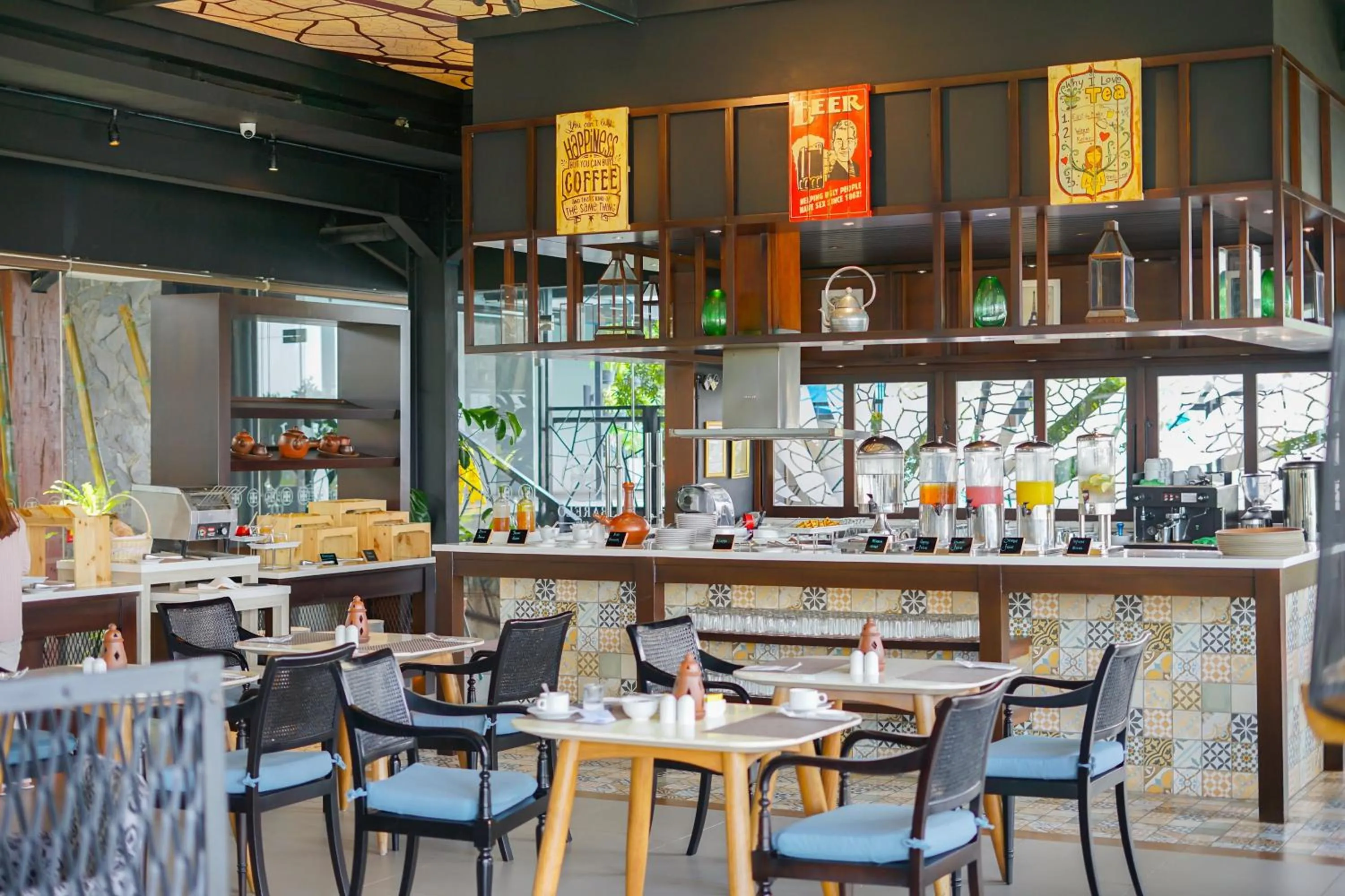 Restaurant/places to eat in Swiss-Belinn Saripetojo Solo