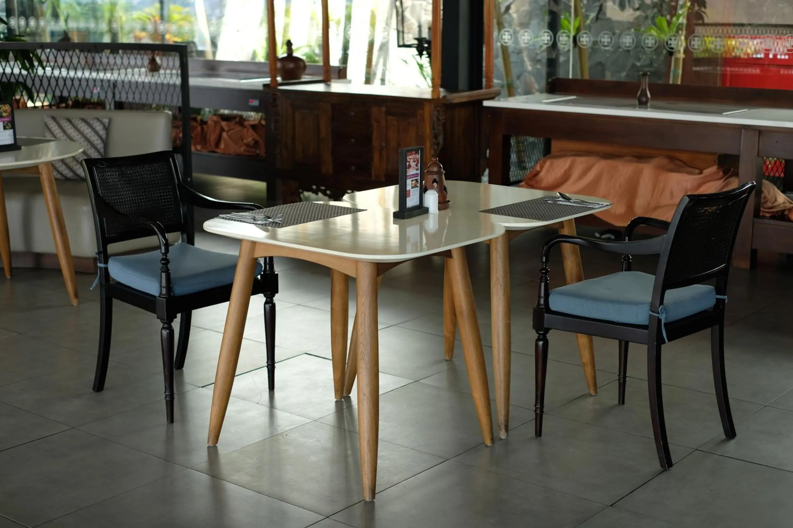 Restaurant/places to eat in Swiss-Belinn Saripetojo Solo