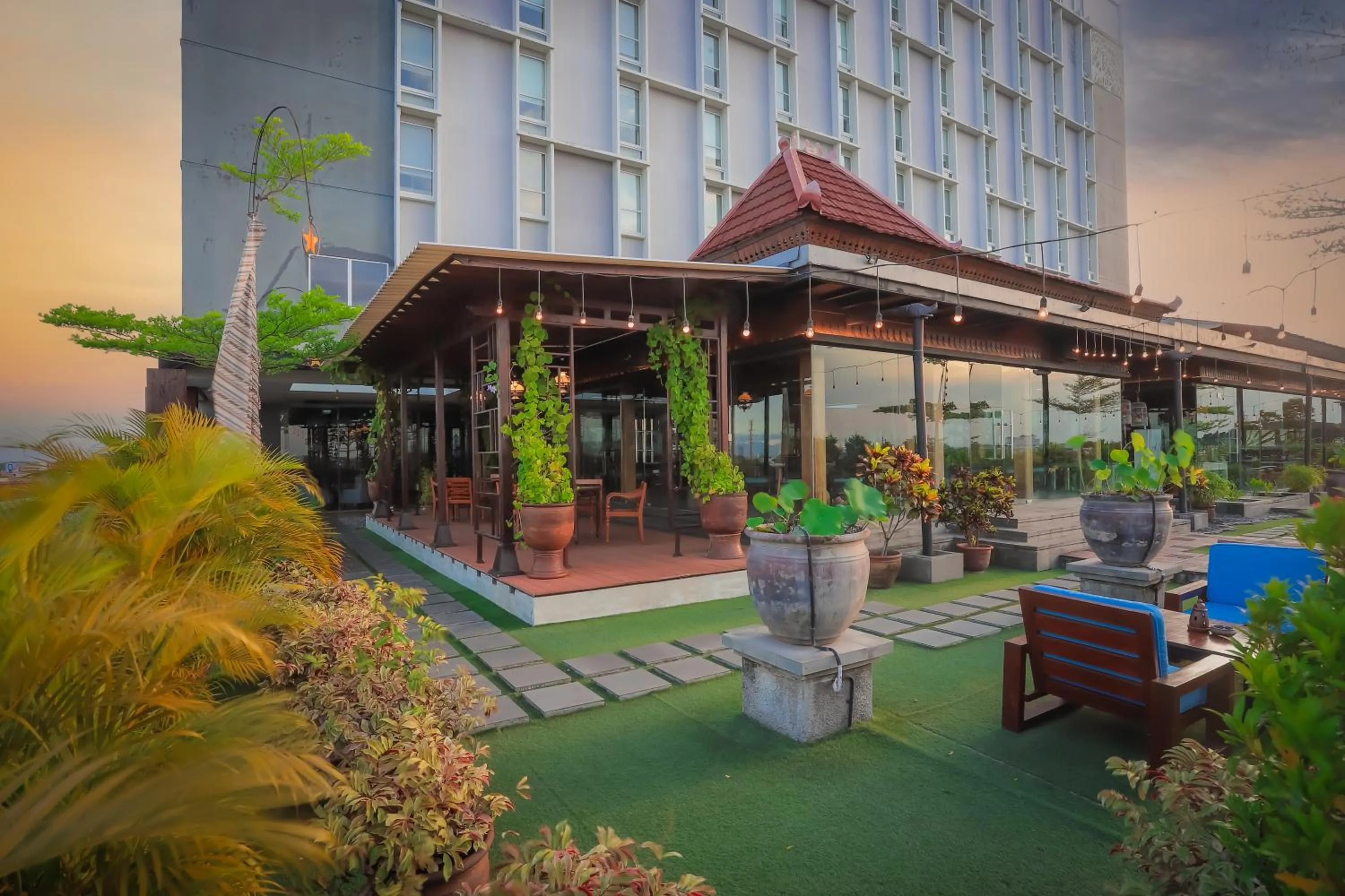 Restaurant/places to eat in Swiss-Belinn Saripetojo Solo