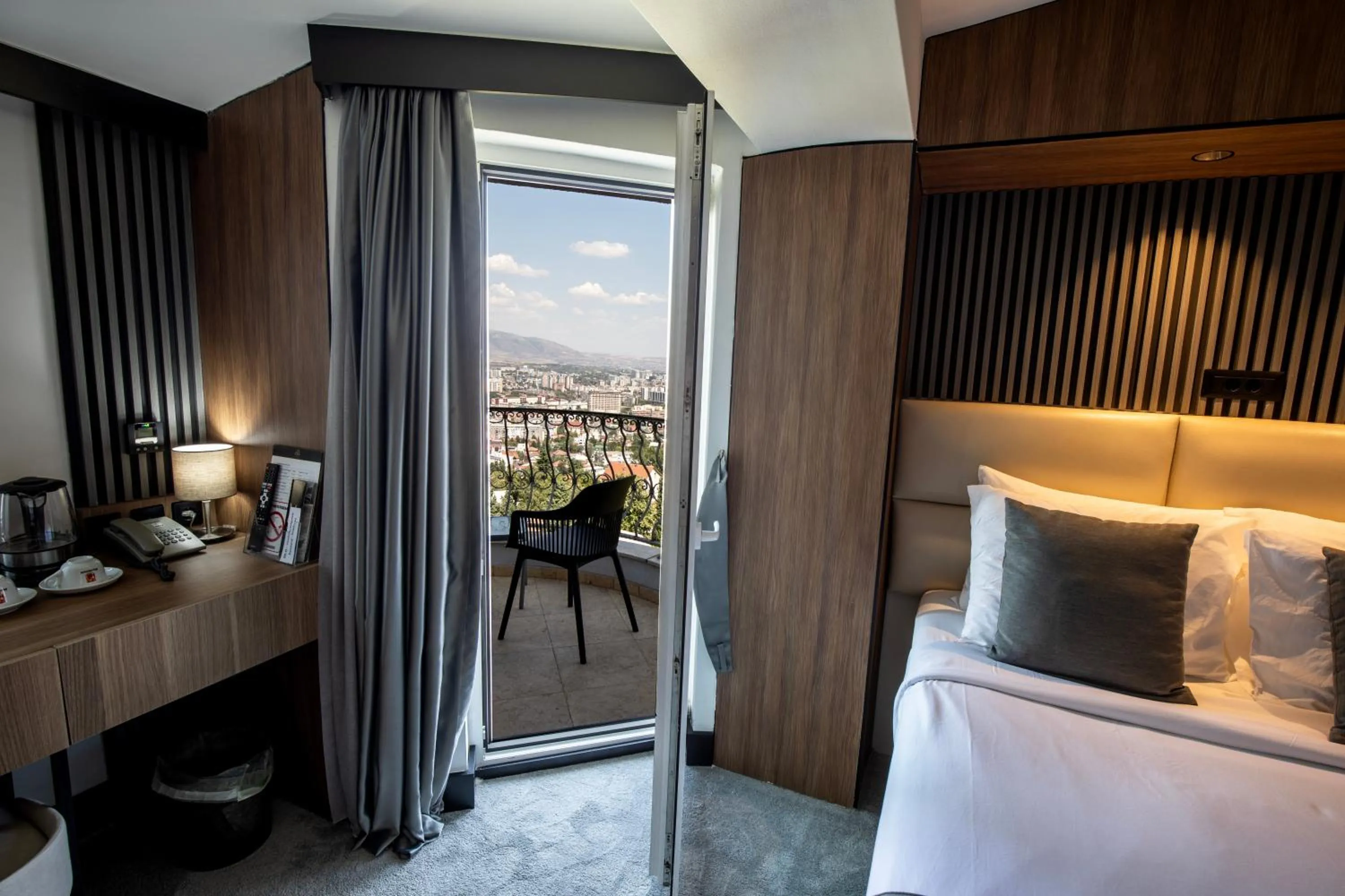 Balcony/Terrace, Bed in View Inn Boutique Hotel