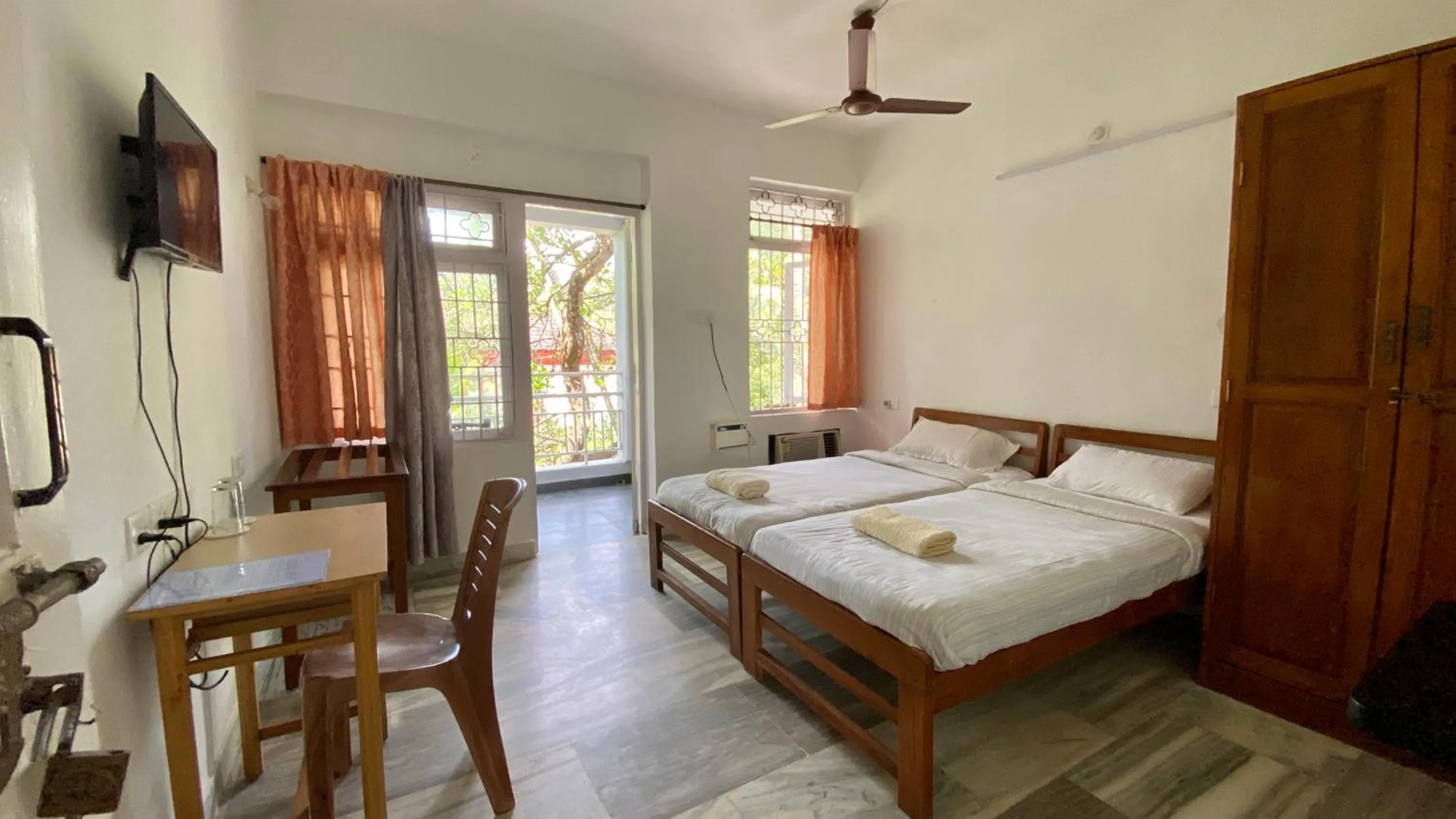 Photo of the whole room, Bed in Peravel Beach Holiday Home