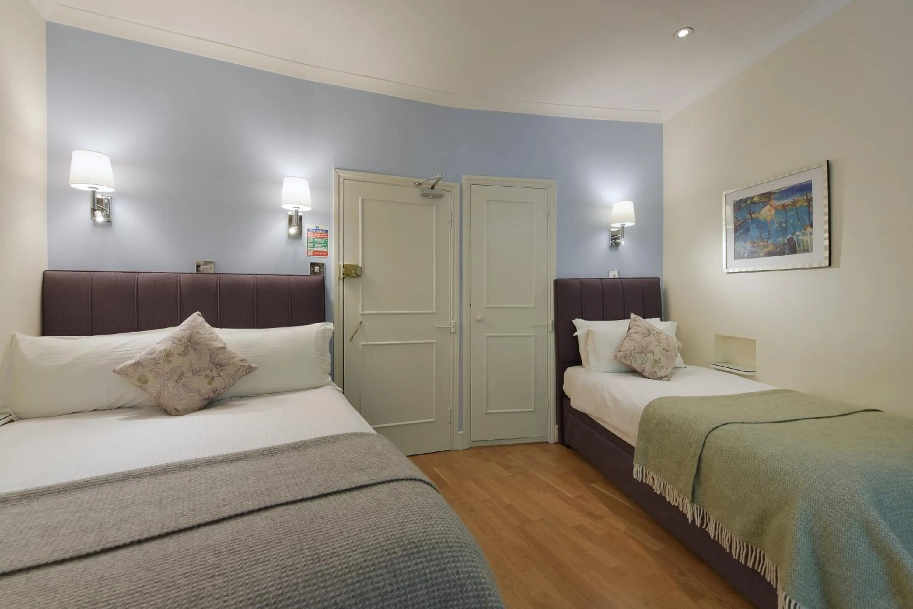 Bedroom, Bed in Harlingford Hotel