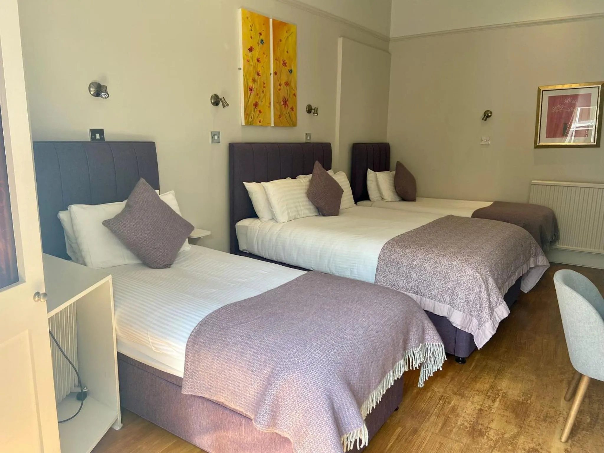 Bedroom, Bed in Harlingford Hotel