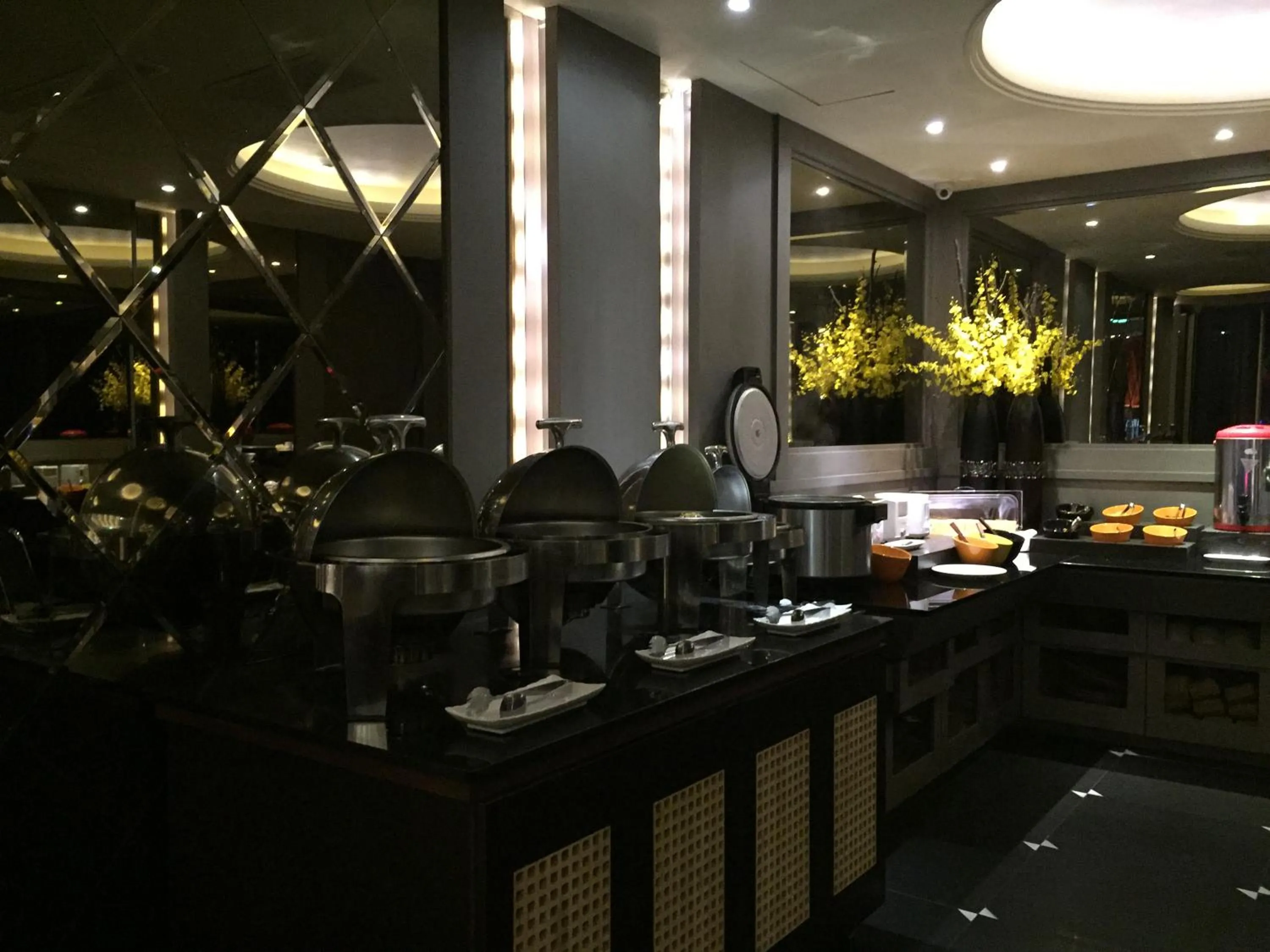 Buffet breakfast in Chusha Motel