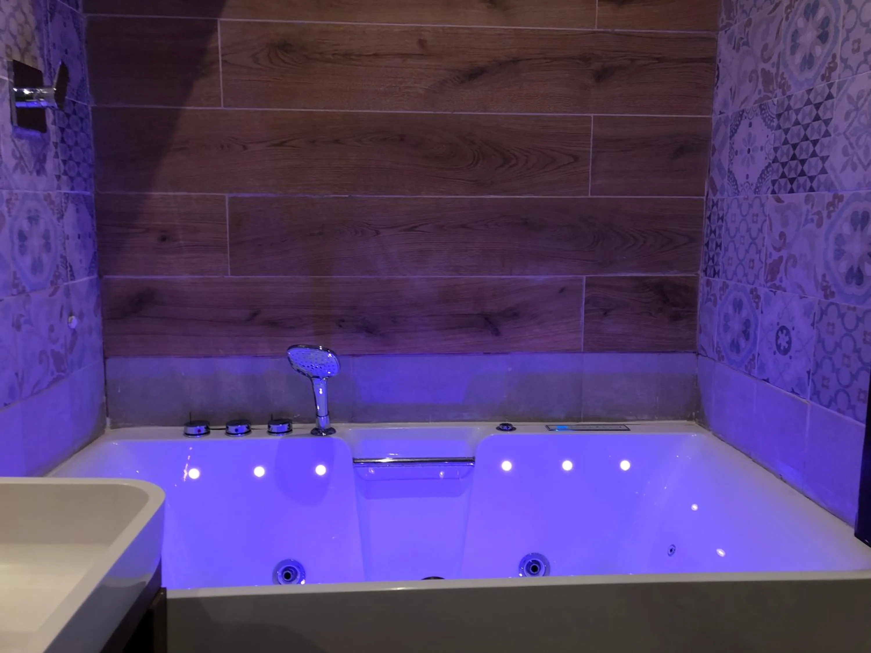 Bathroom in Navona Central Suites