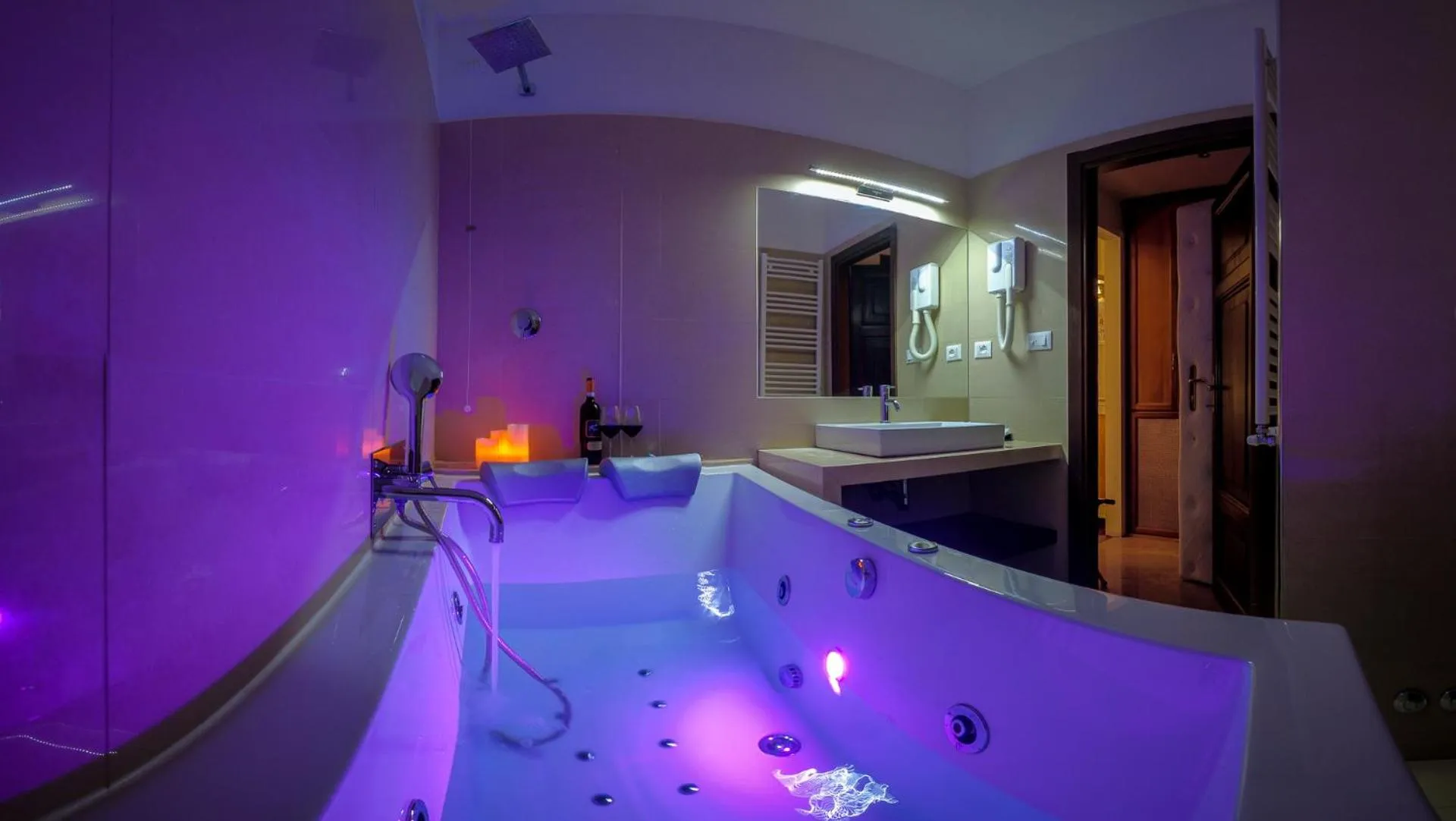 Hot Tub in Navona Central Suites