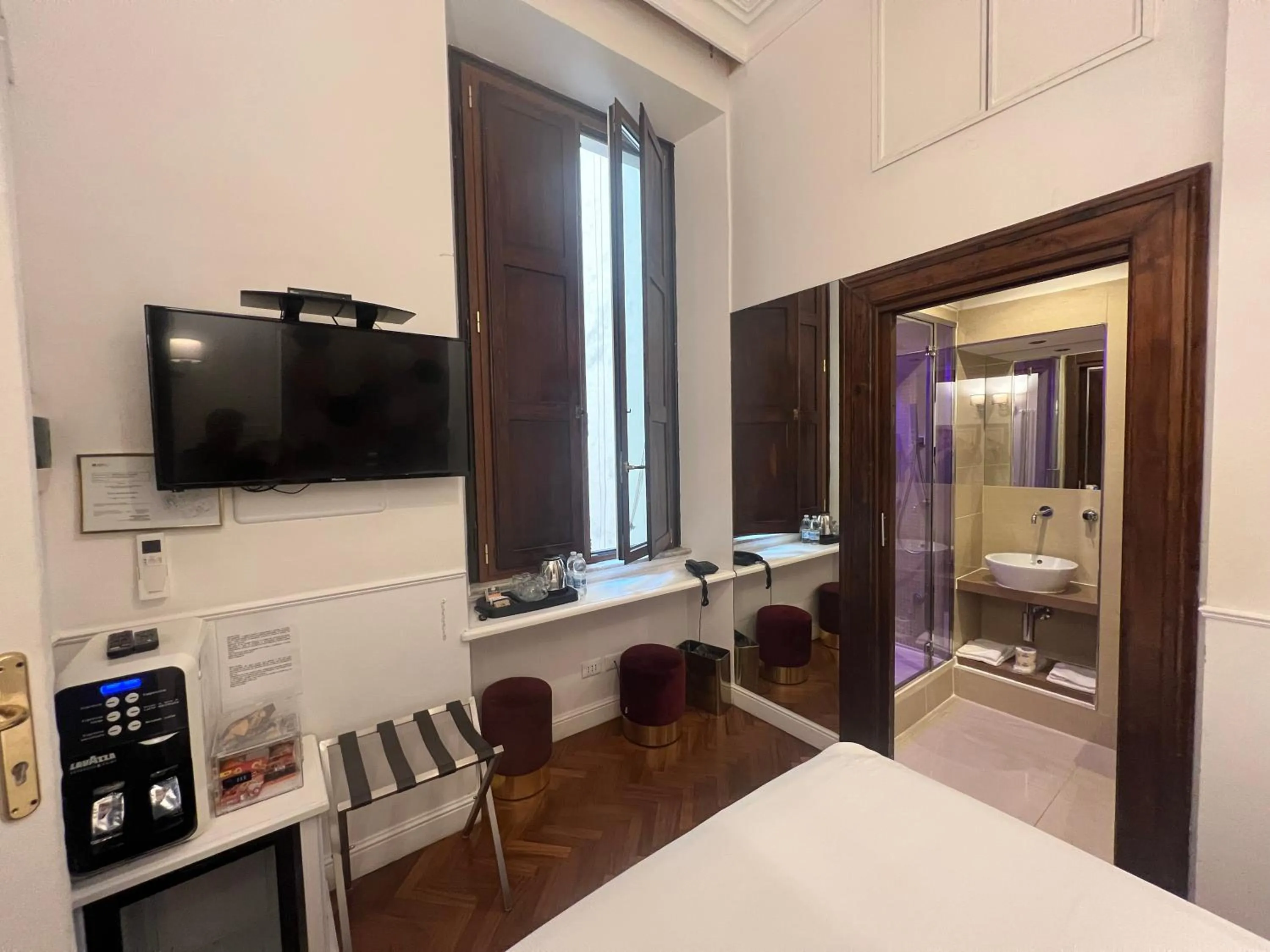 Bedroom, Bed in Navona Central Suites