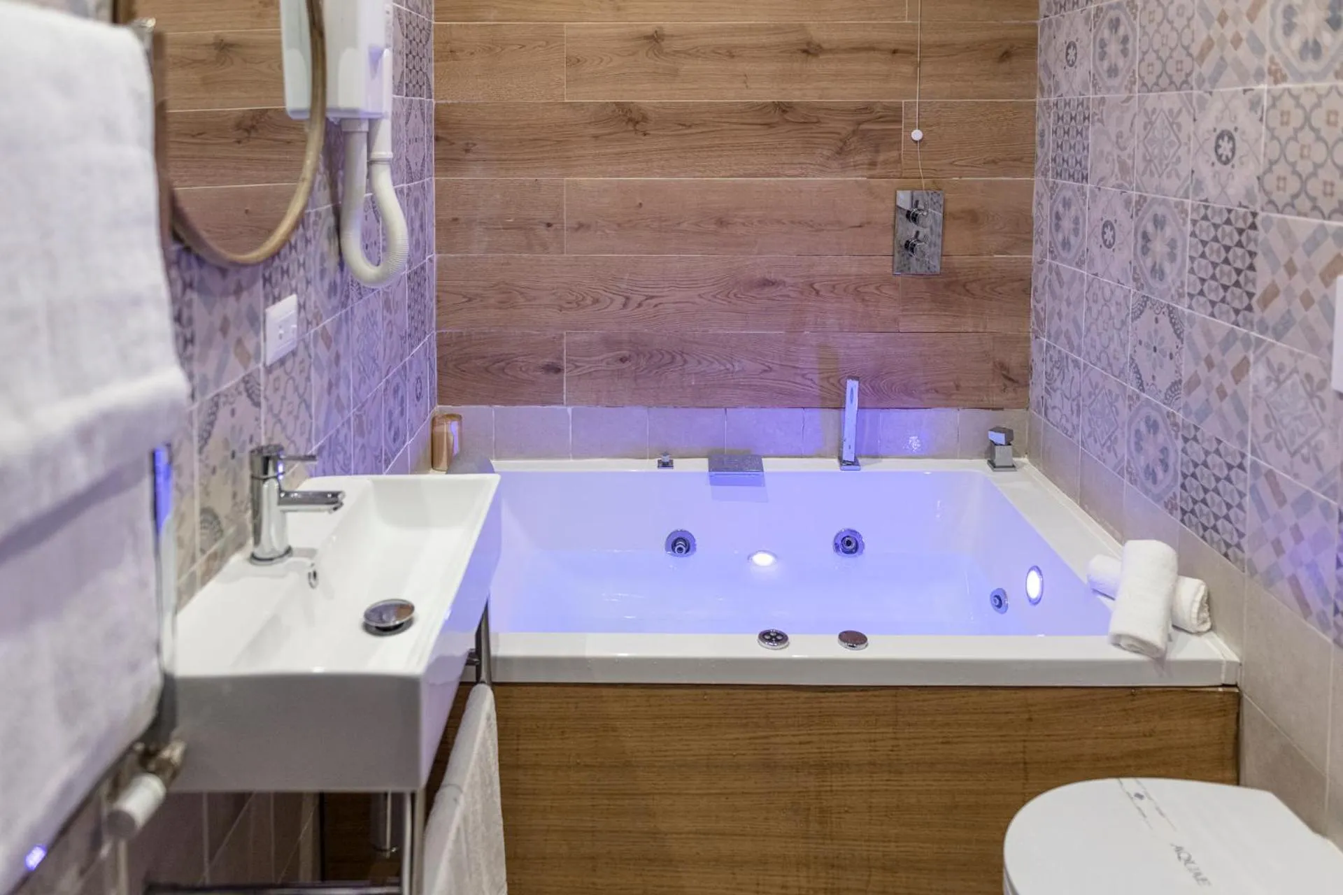 Hot Tub in Navona Central Suites