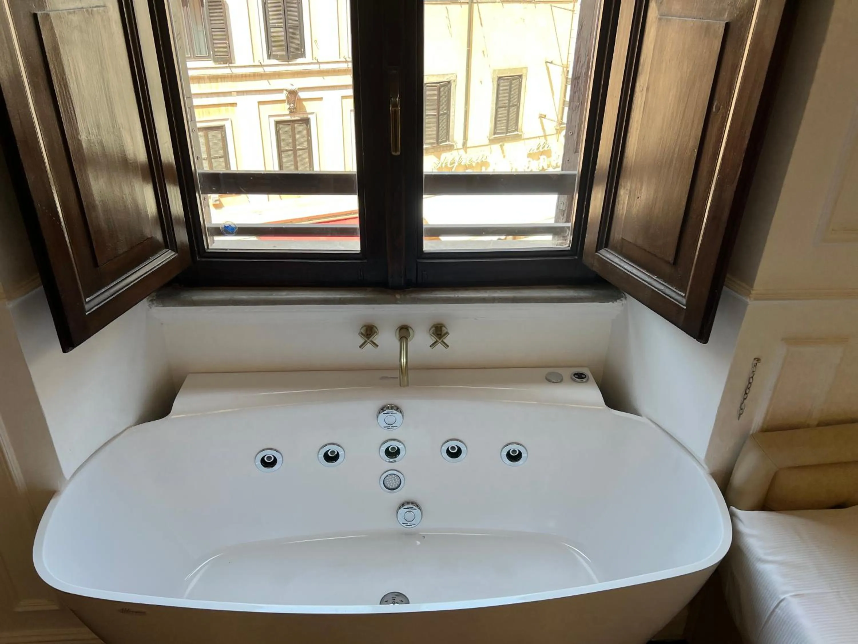 Hot Tub in Navona Central Suites