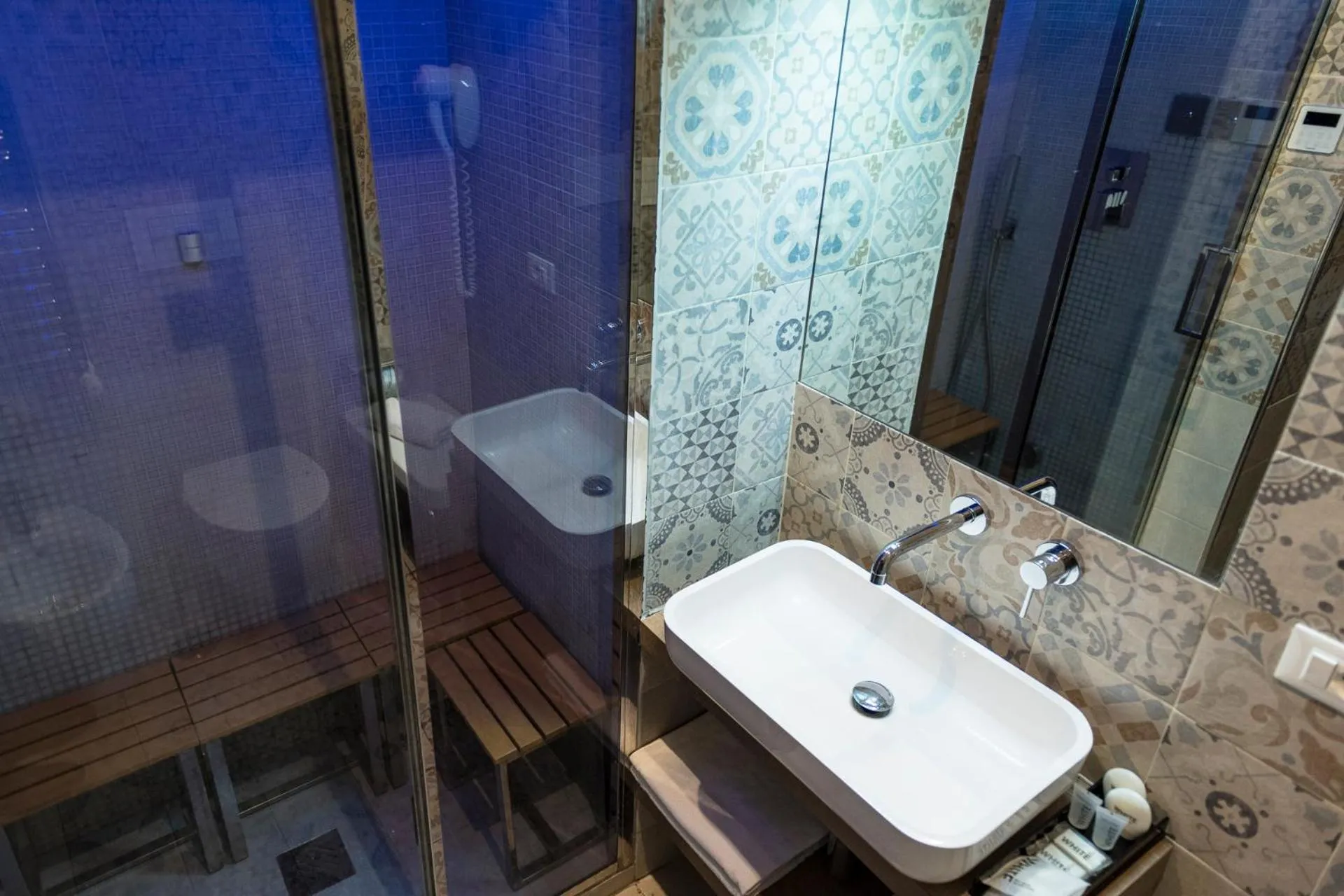 Steam room in Navona Central Suites