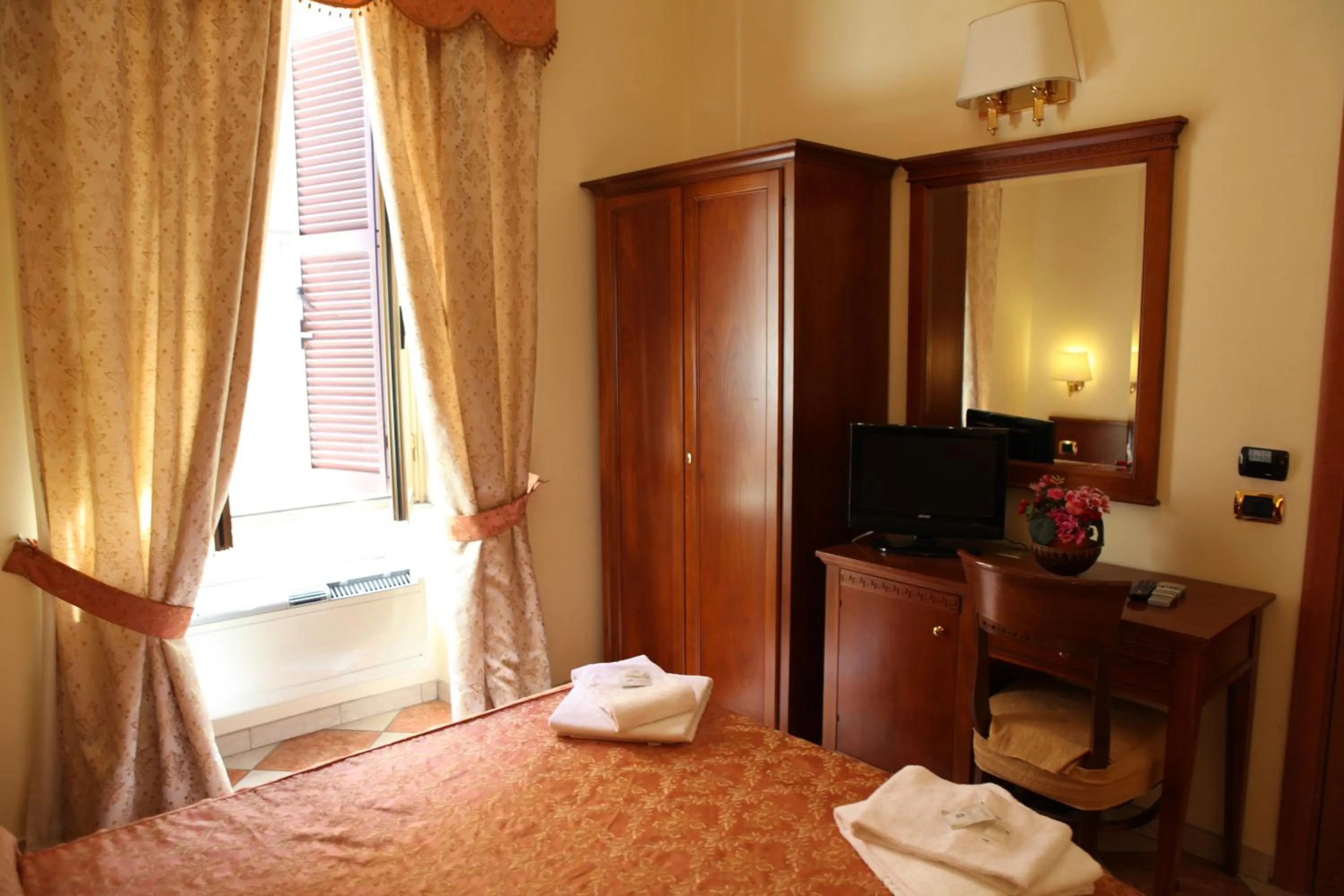 Photo of the whole room, Bed in Elegance