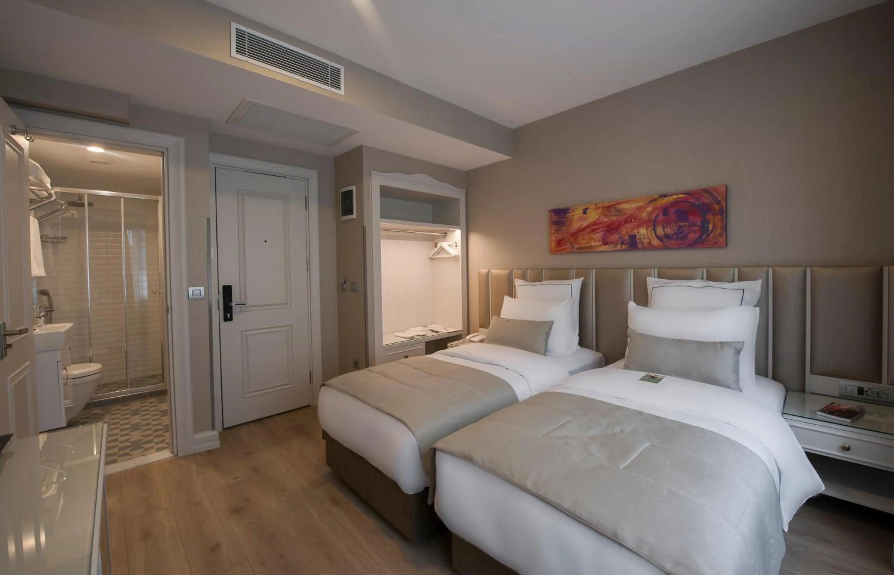 Bed in Le Petit Palace Hotel - Special Category