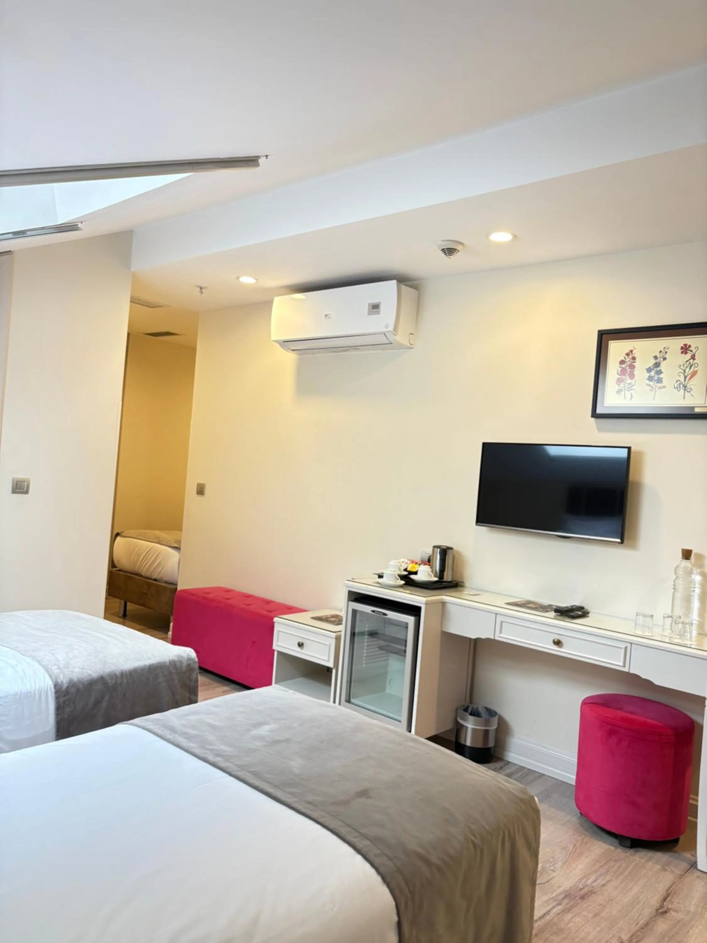 Bed in Le Petit Palace Hotel - Special Category