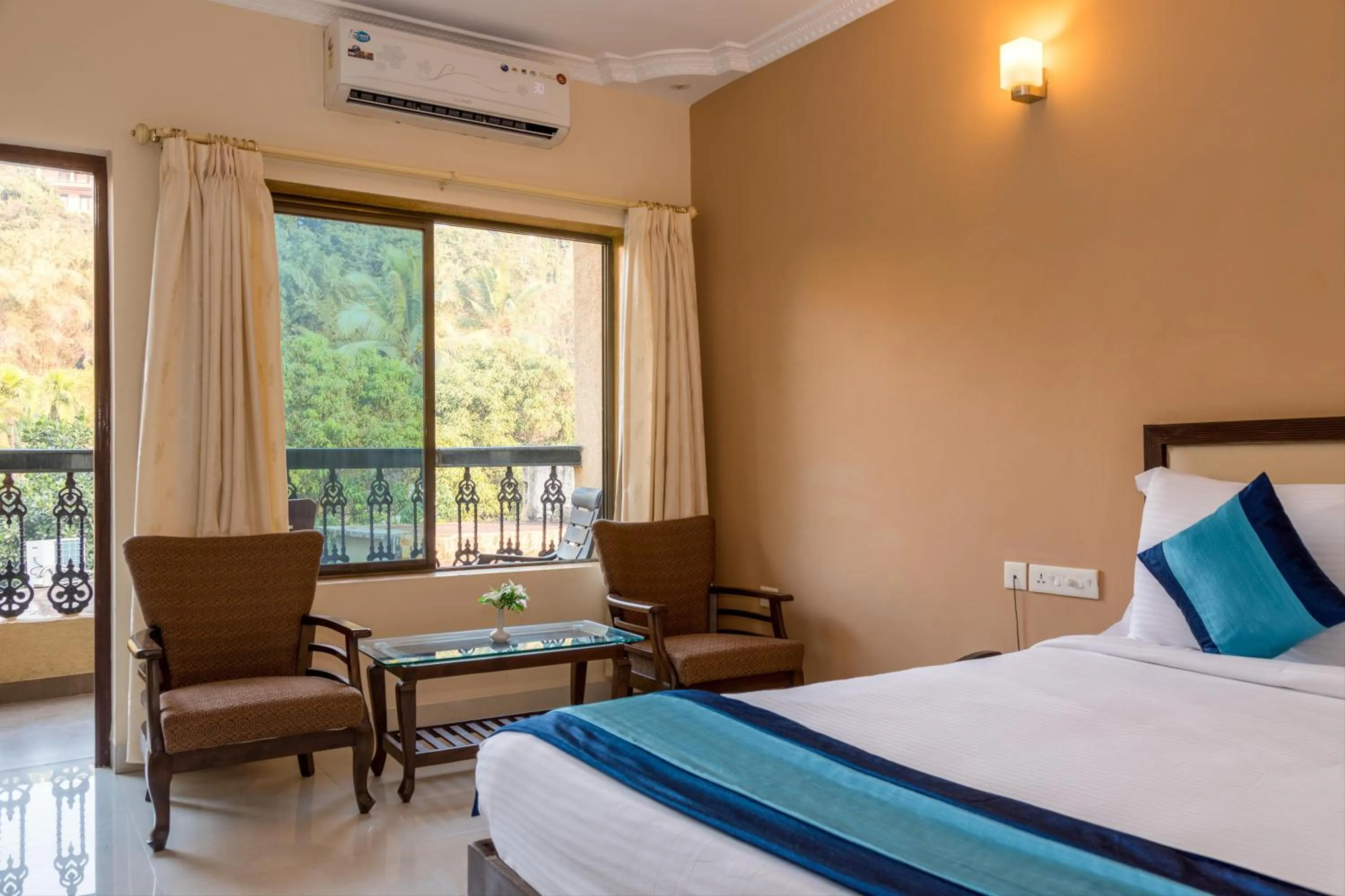 Bedroom, Bed in Rendezvous Beach Resort Panjim