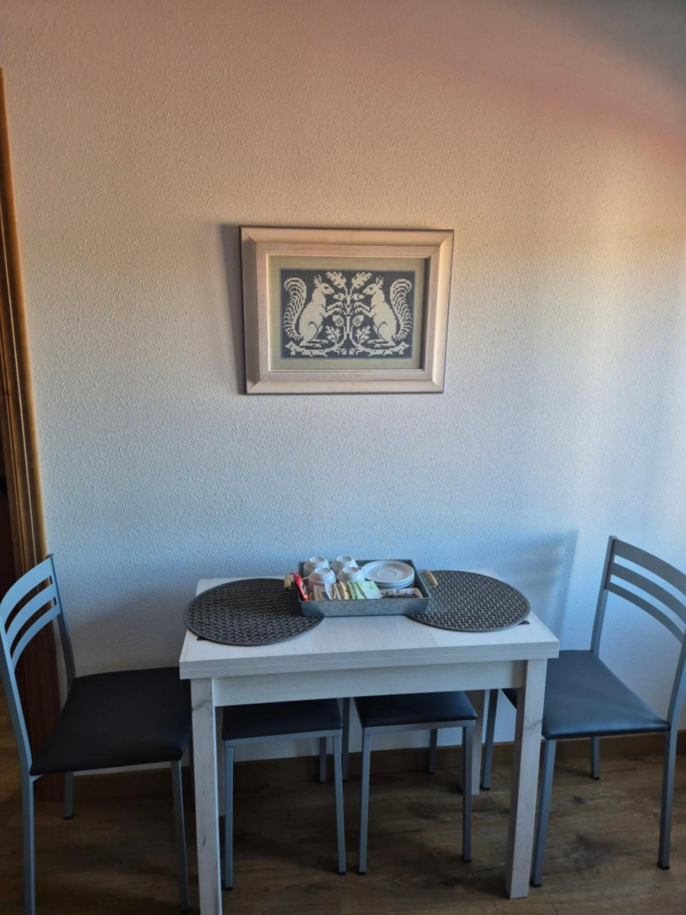 Communal lounge/ TV room in Apartamentos Rio Almar