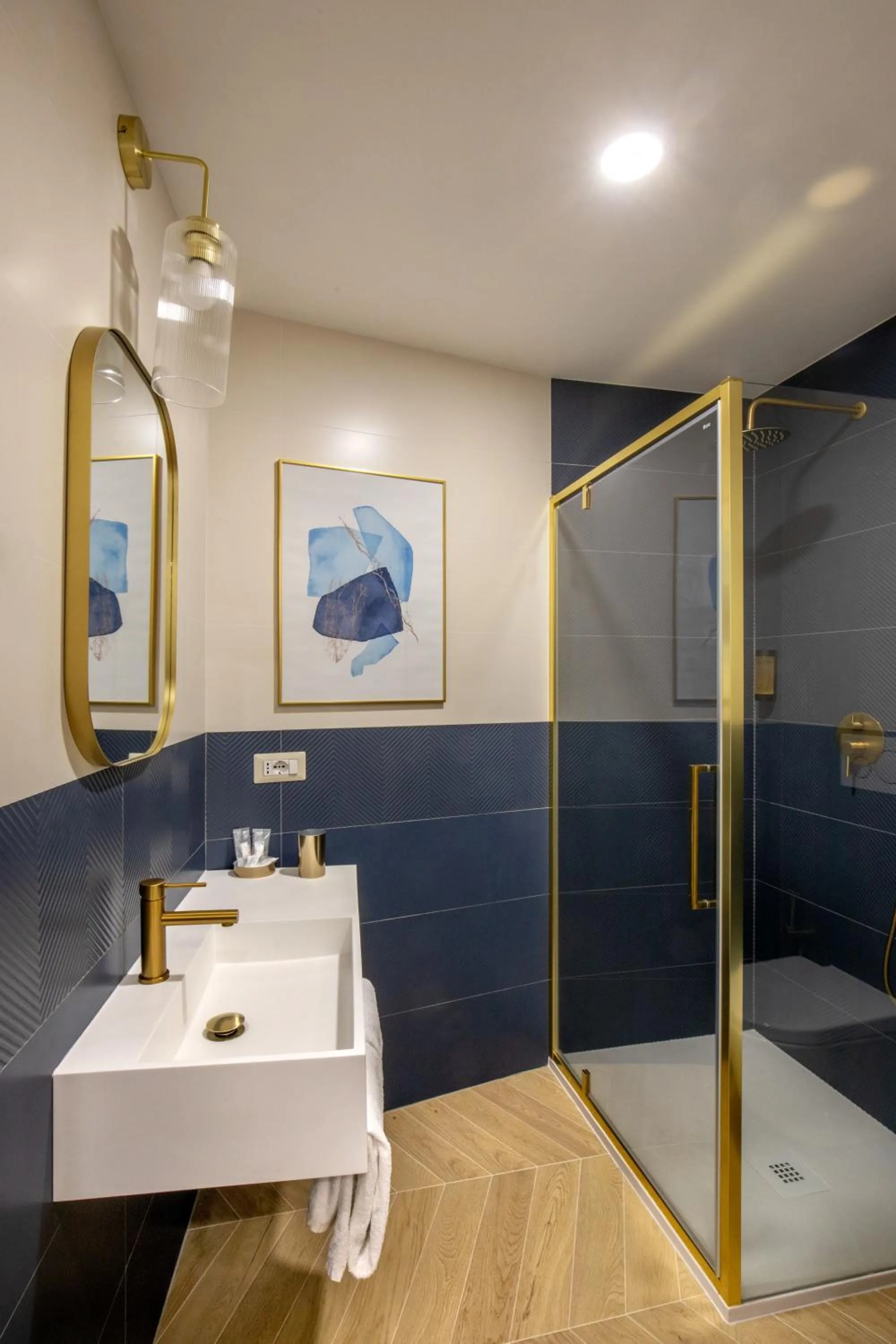 Shower in Amalia Suites by Remember Rome