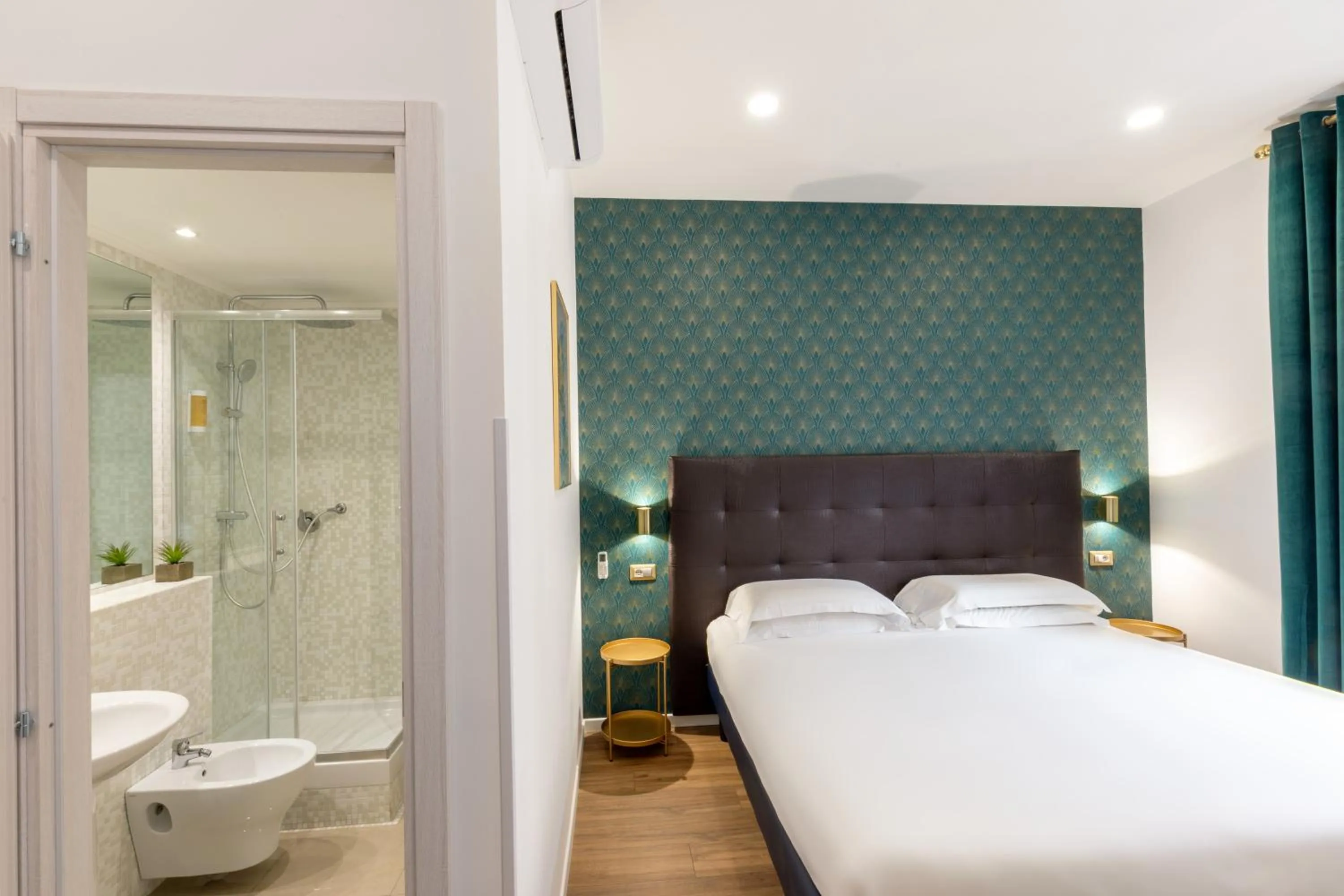 Photo of the whole room, Bed in Amalia Suites by Remember Rome