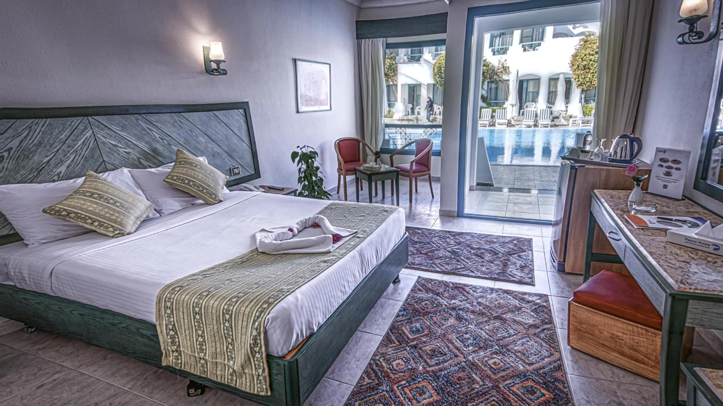 Bedroom, Bed in Falcon Hills Hotel