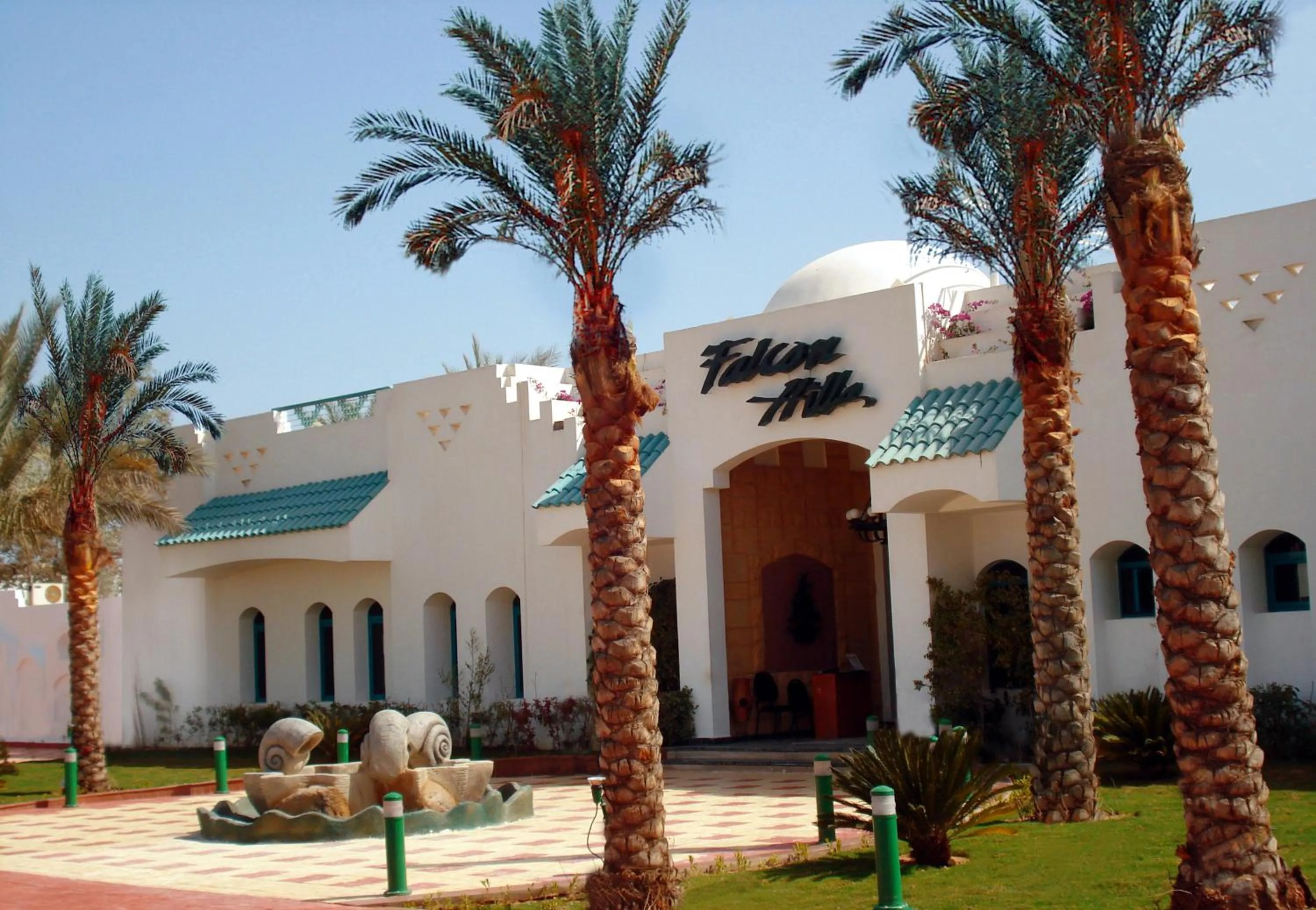 Facade/entrance in Falcon Hills Hotel