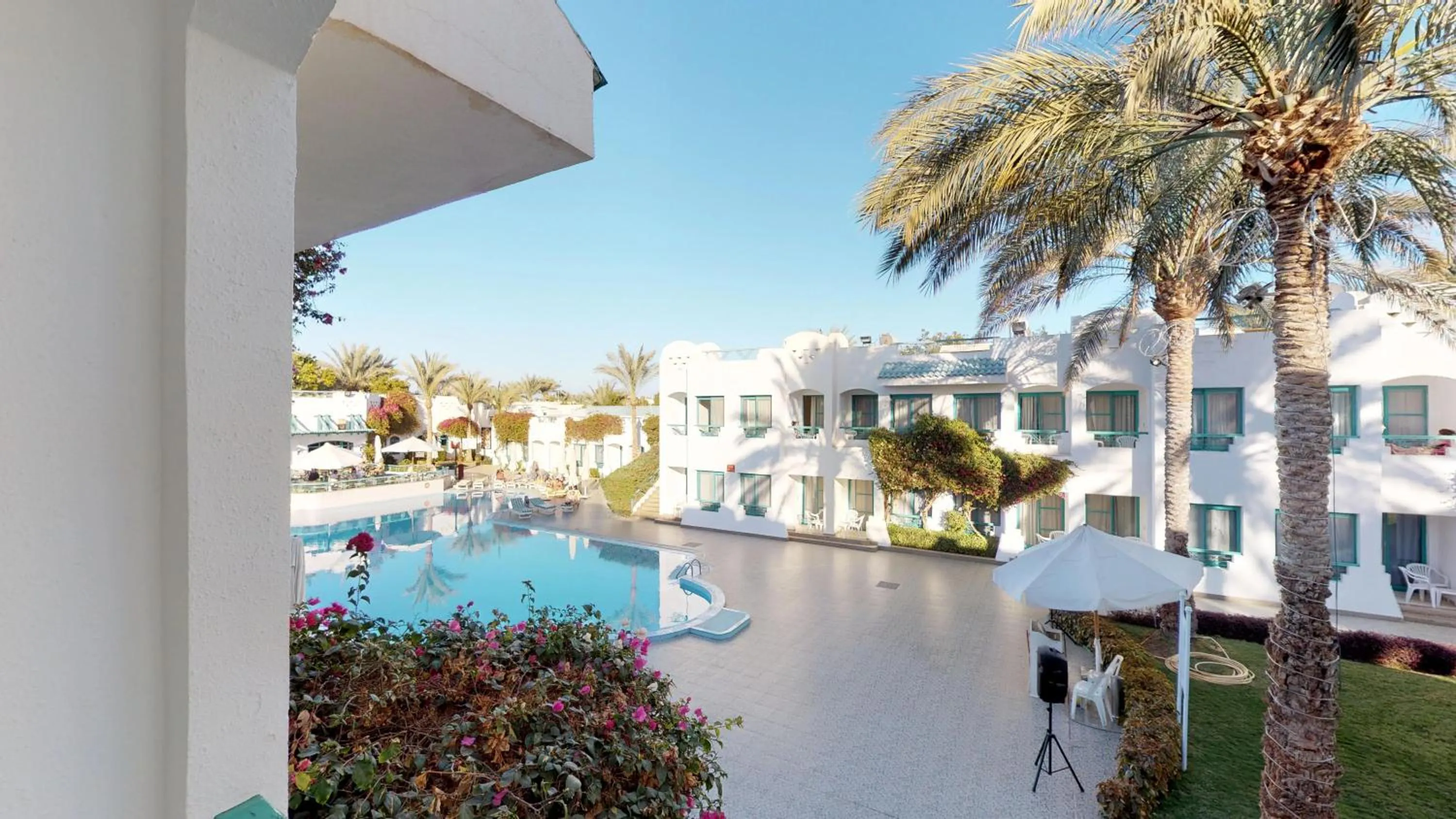 Swimming pool in Falcon Hills Hotel