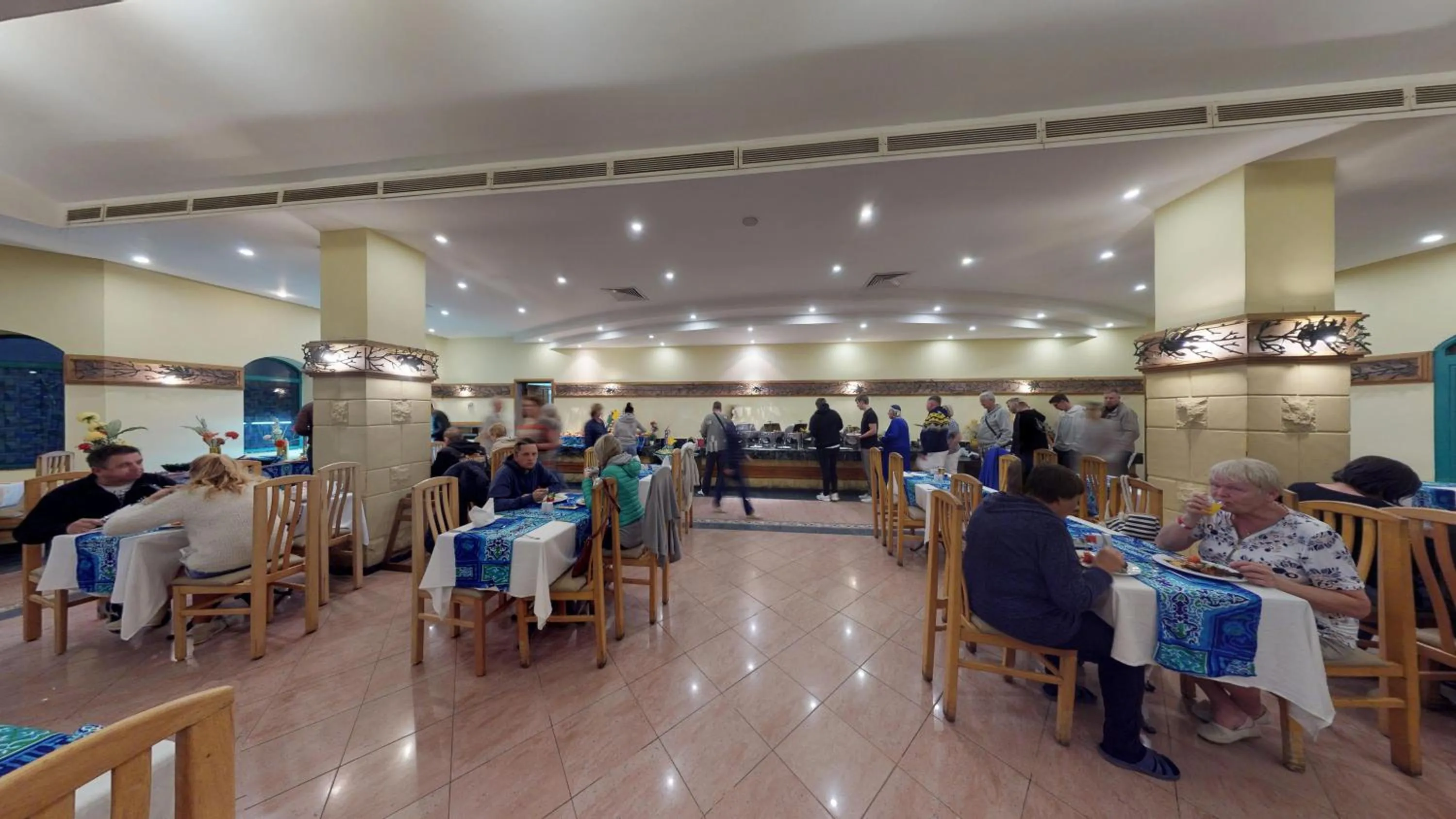 Restaurant/places to eat in Falcon Hills Hotel