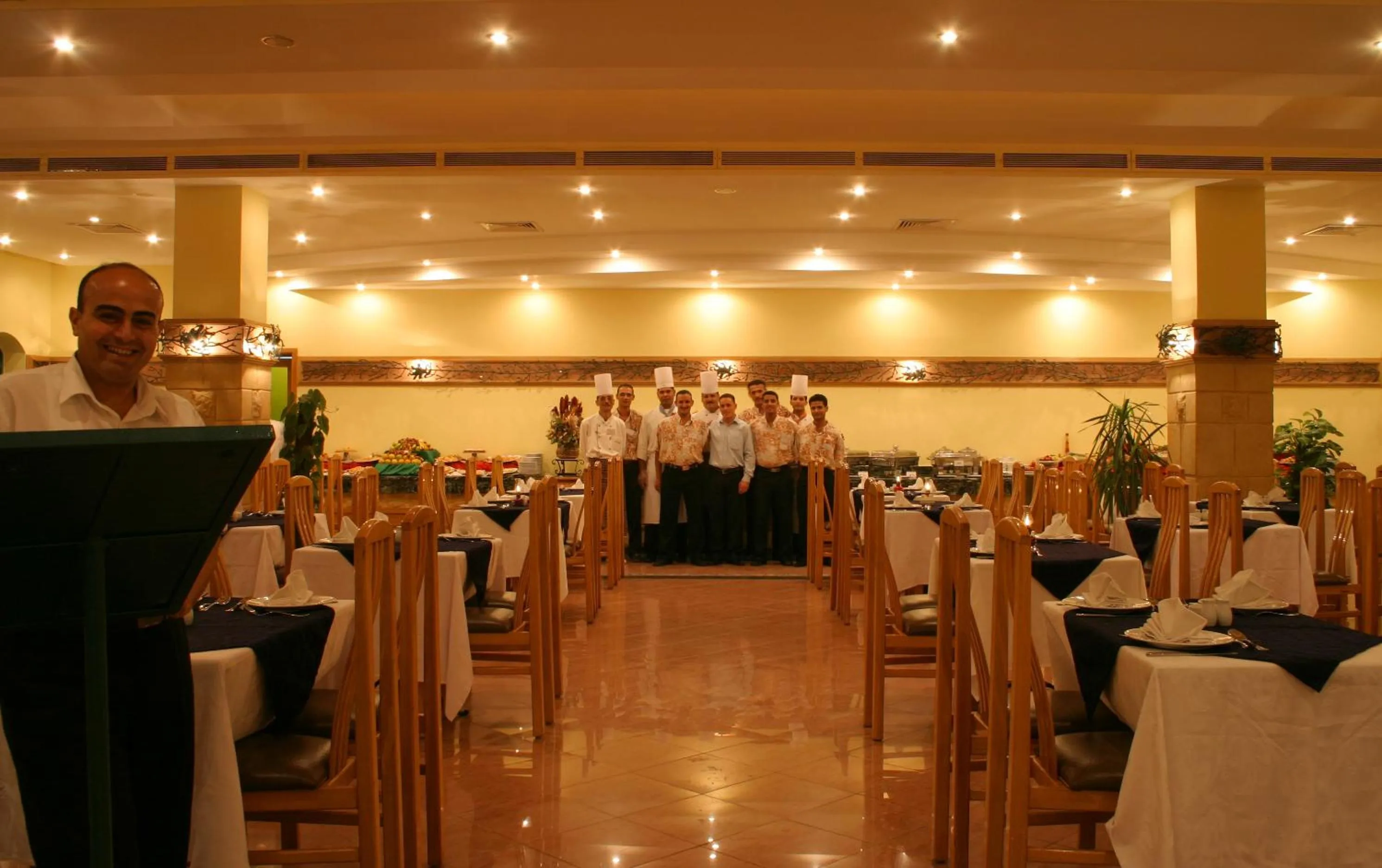 Restaurant/places to eat in Falcon Hills Hotel