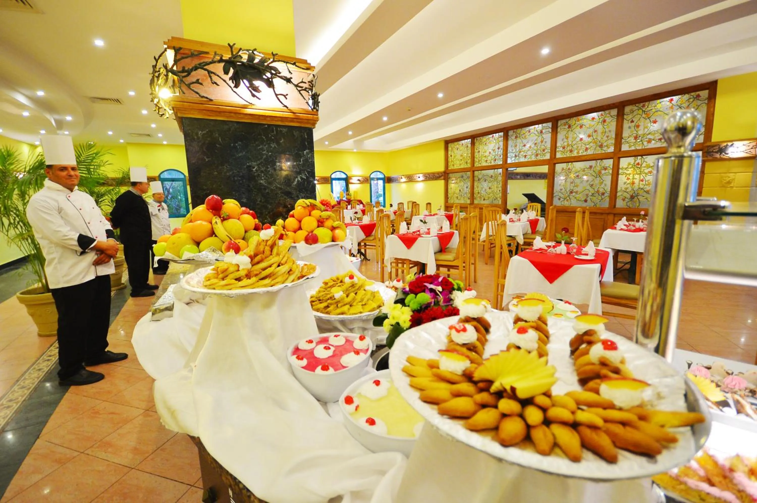 Restaurant/places to eat in Falcon Hills Hotel