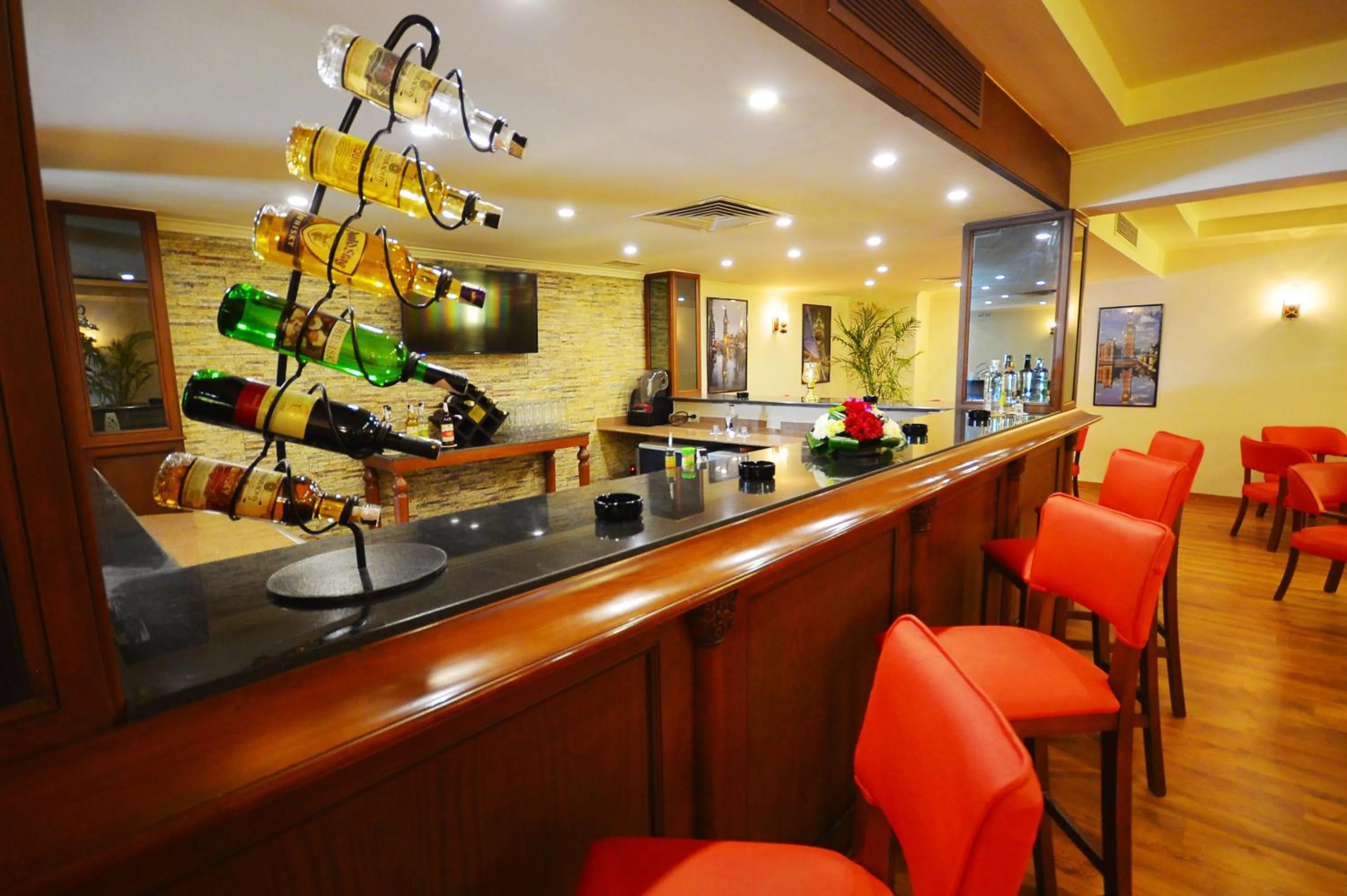Lounge or bar in Falcon Hills Hotel