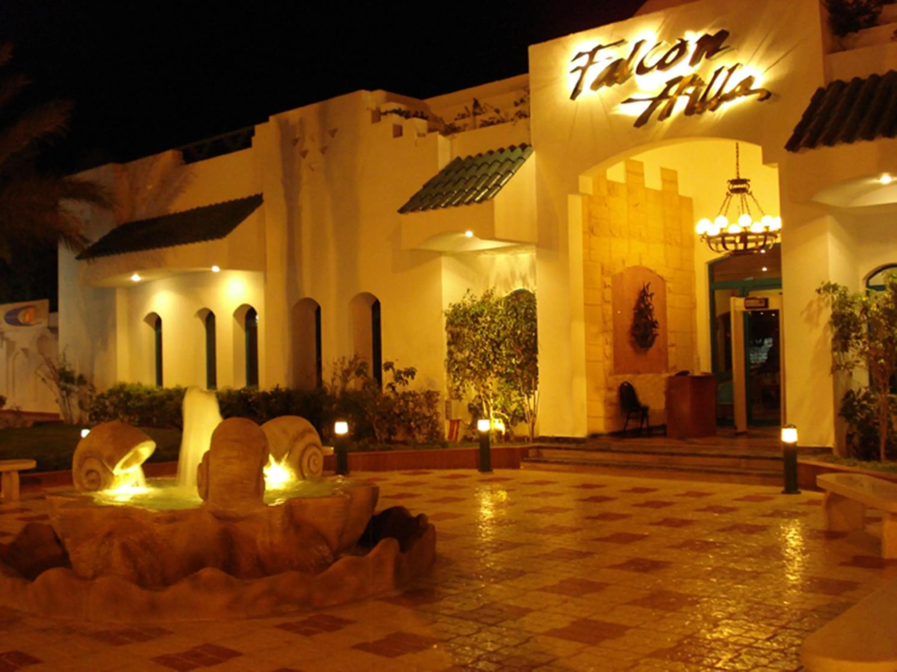 Facade/entrance in Falcon Hills Hotel