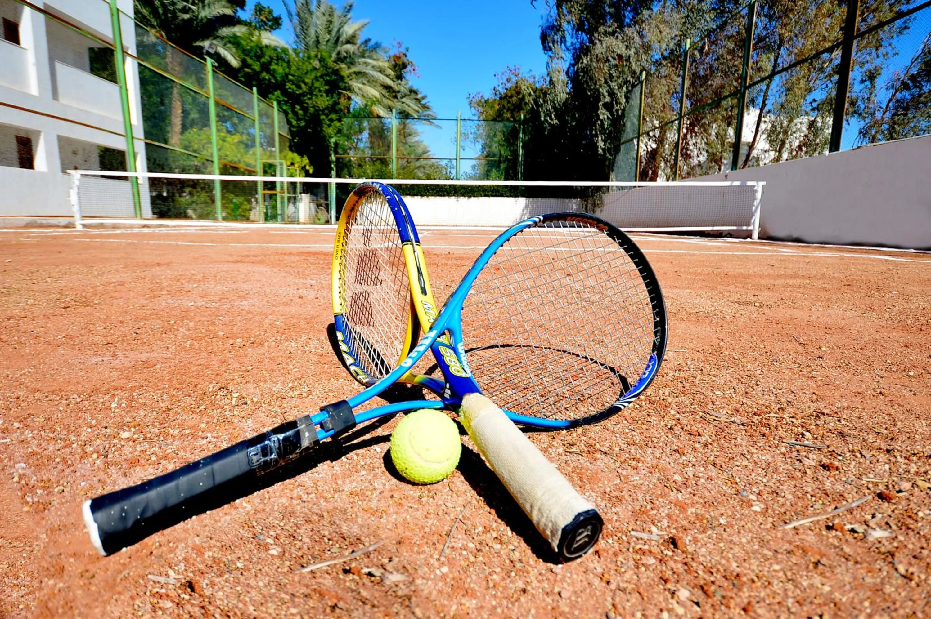 Tennis court in Falcon Hills Hotel