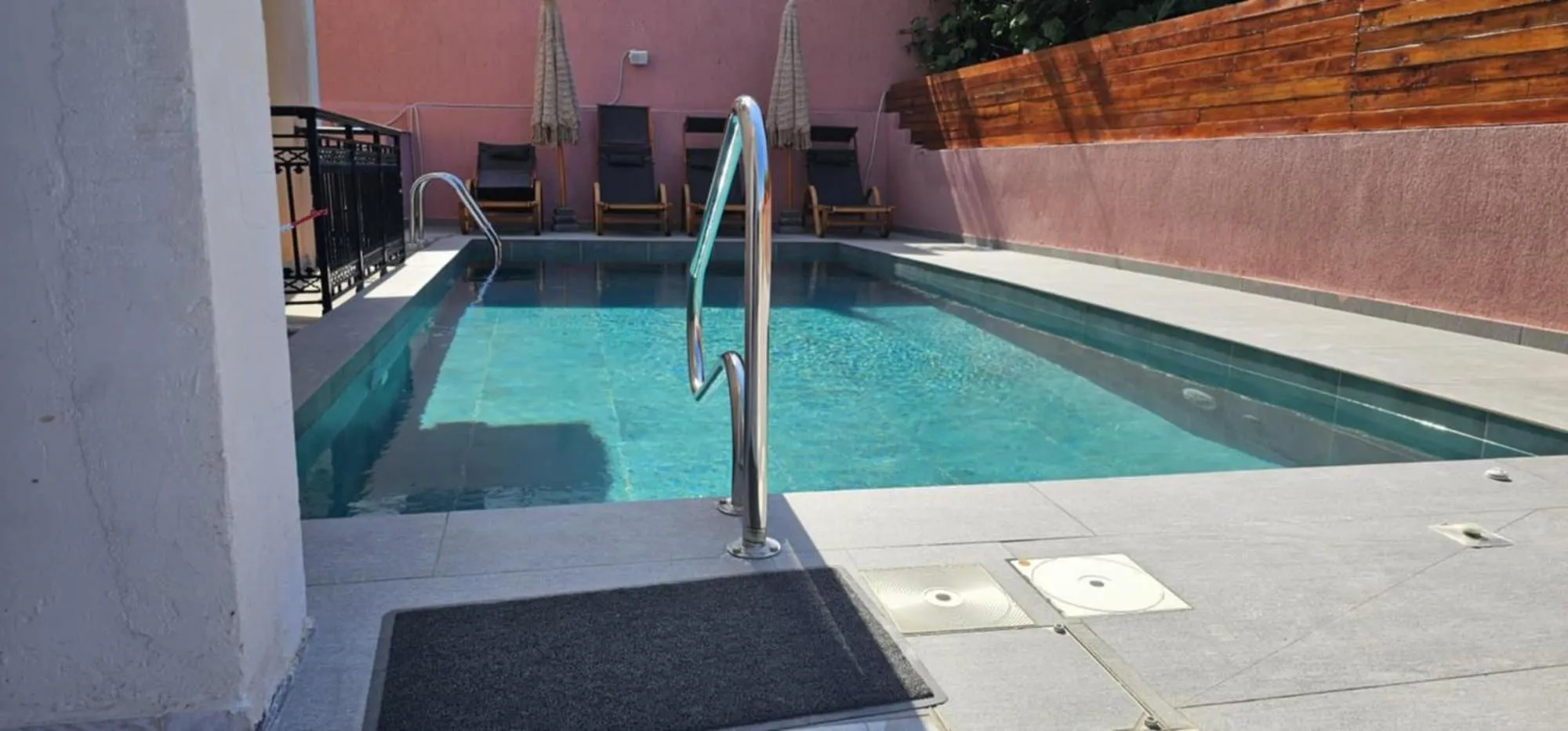 Swimming pool in Stellatos House