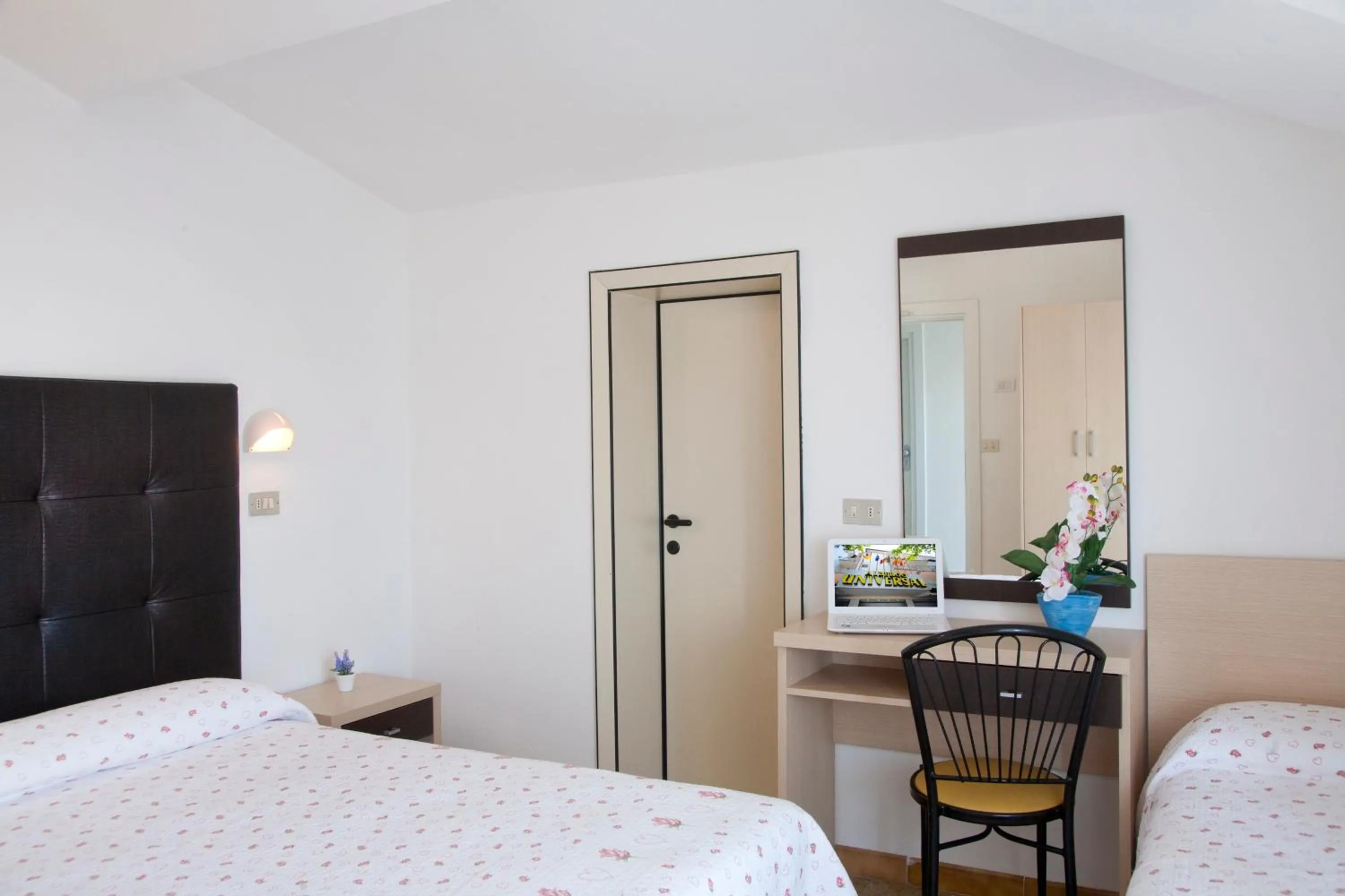 Photo of the whole room in Hotel Universal