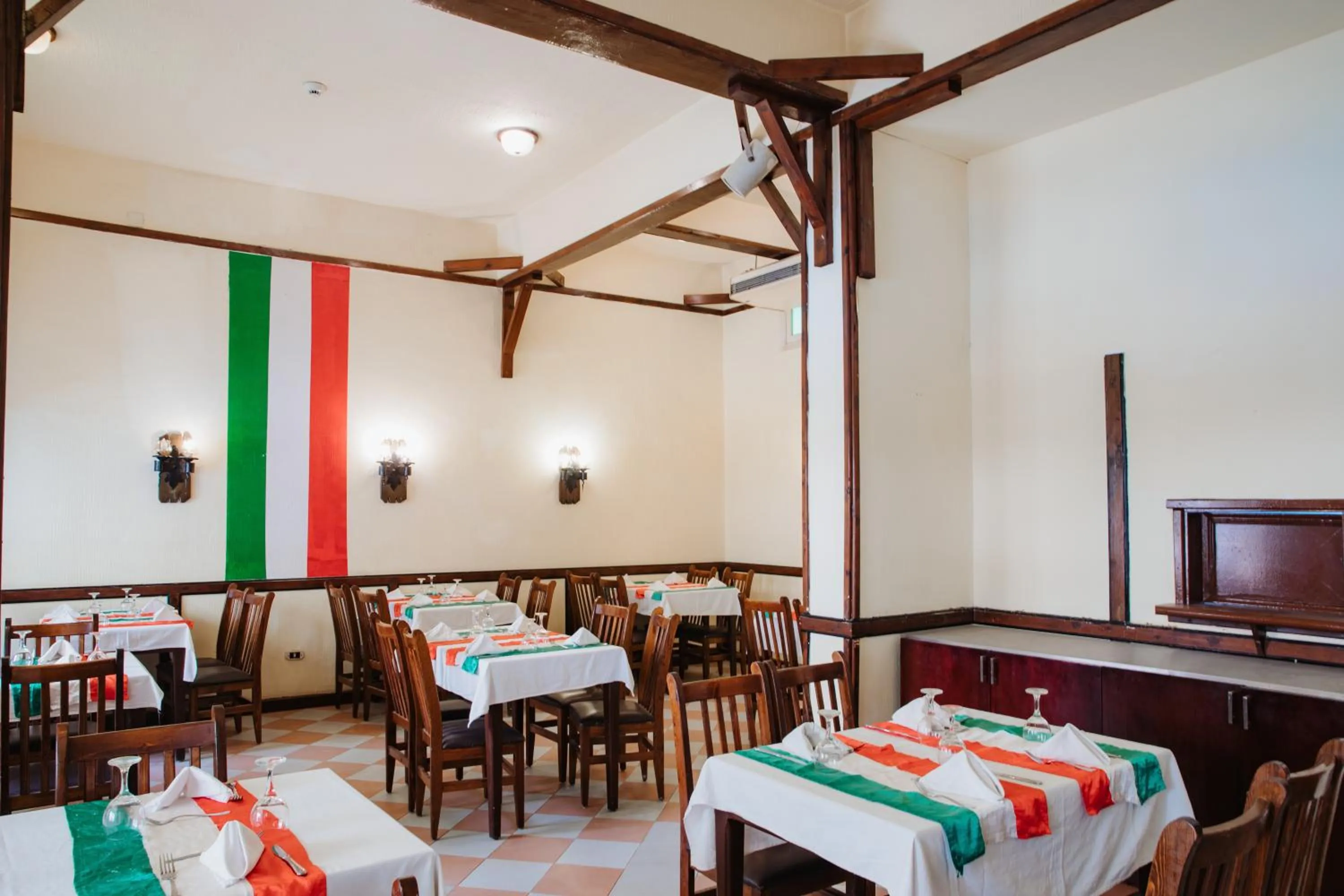 Restaurant/places to eat, Bed in Empire Hotel Aqua Park