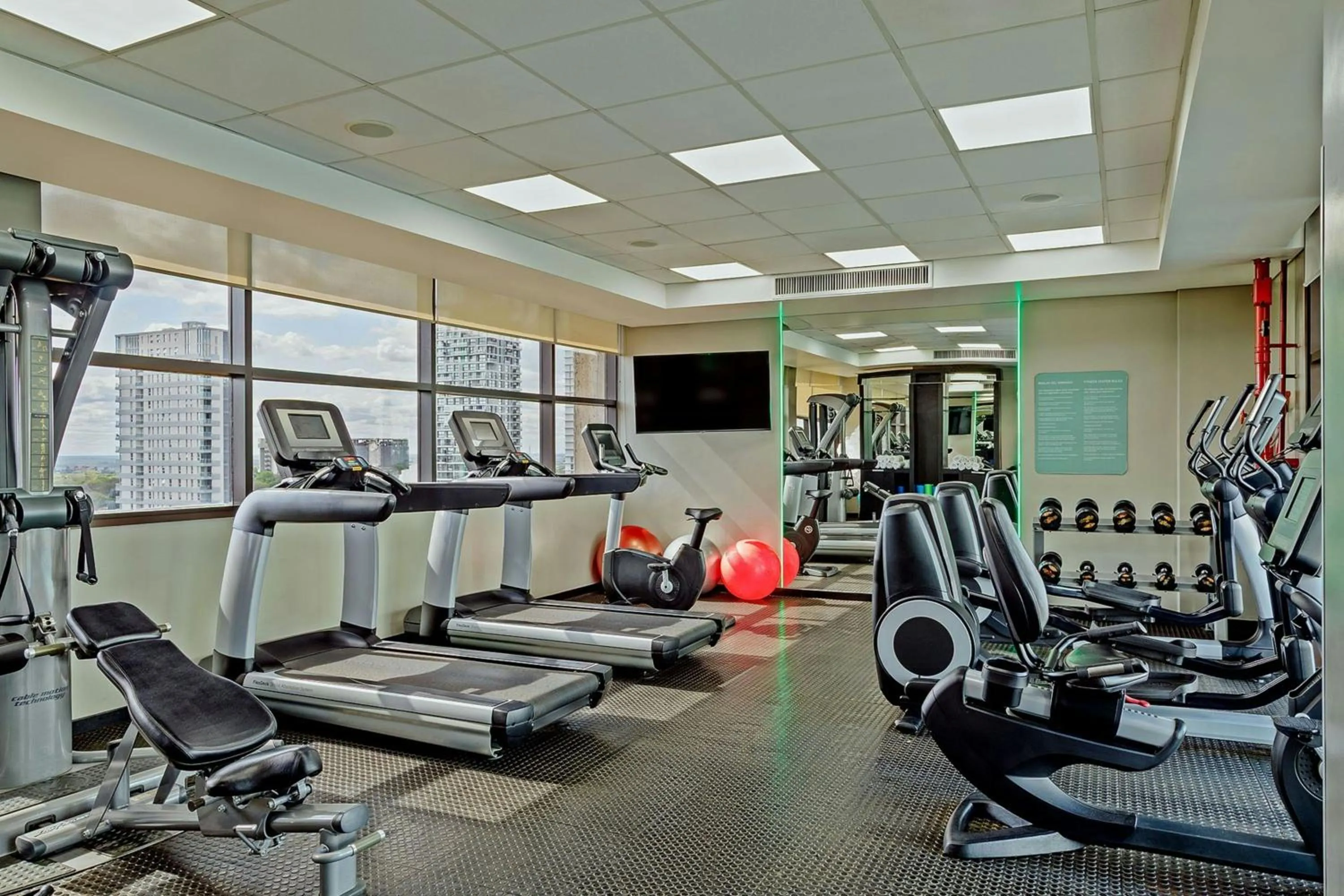 Fitness centre/facilities in Aloft Asuncion