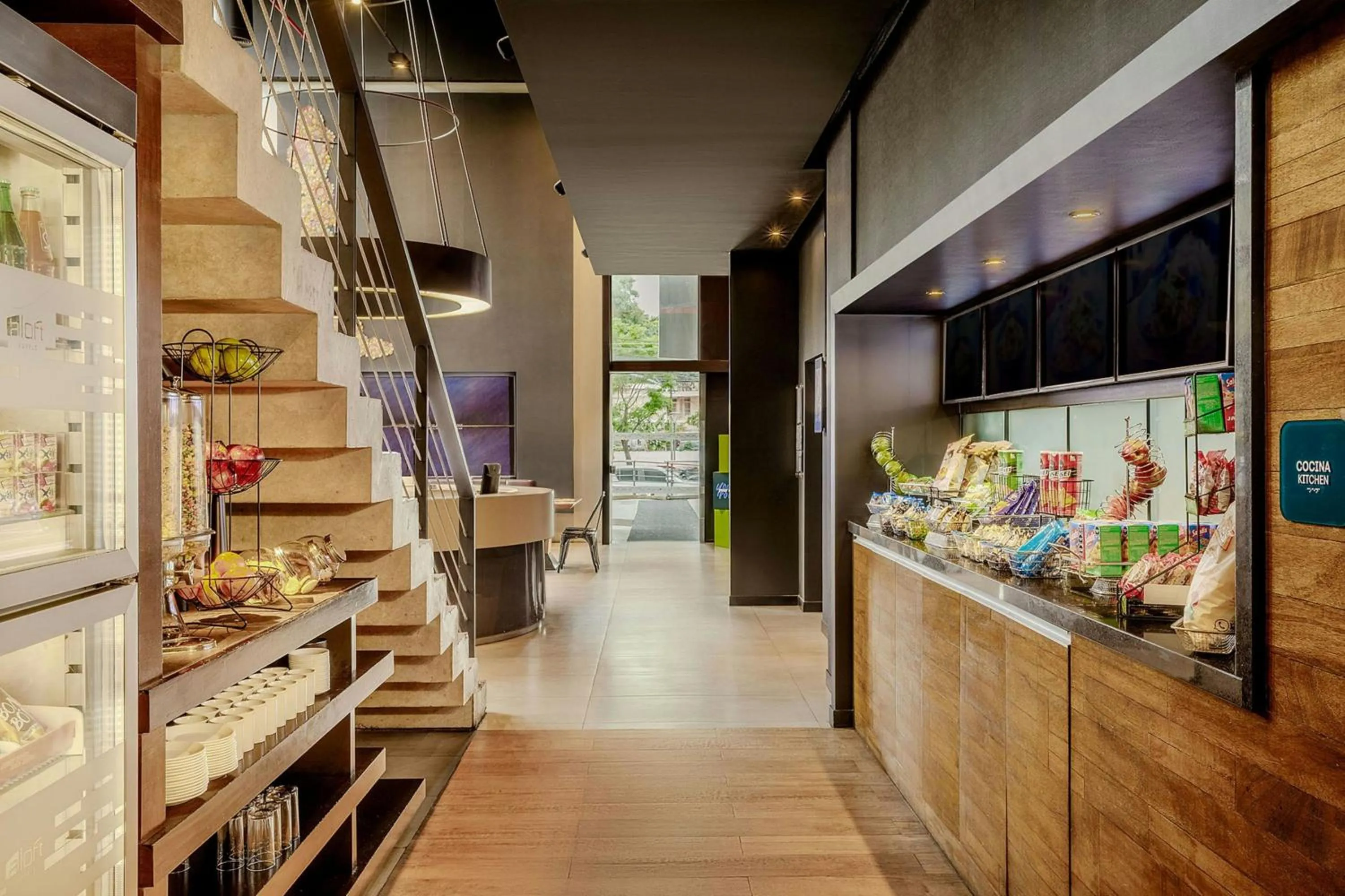 Restaurant/places to eat in Aloft Asuncion