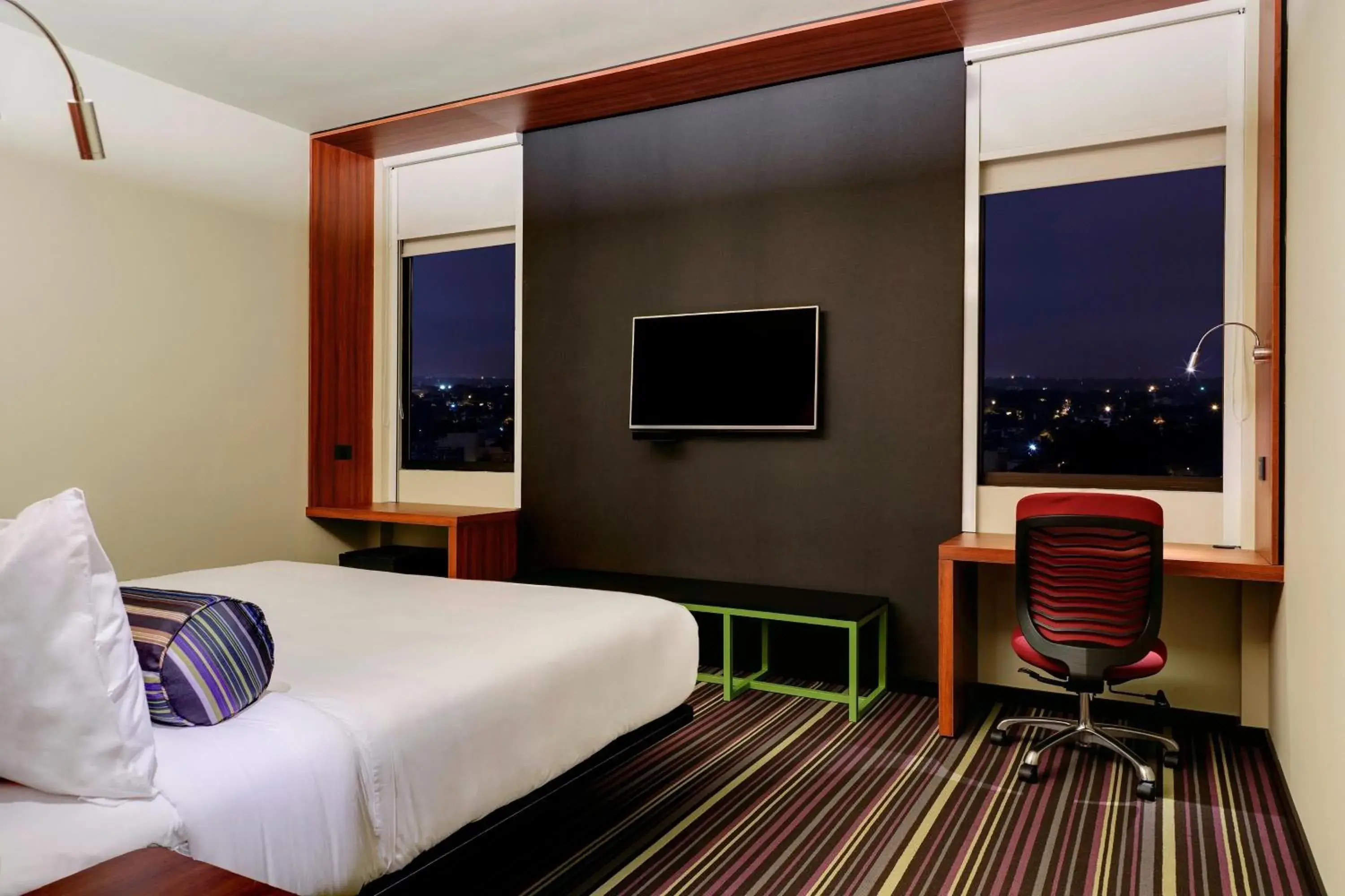 ALOFT, Guest room, 1 King, City view - single occupancy in Aloft Asuncion ALOFT, Guest room, 1 King, City view - single occupancy in Aloft Asuncion