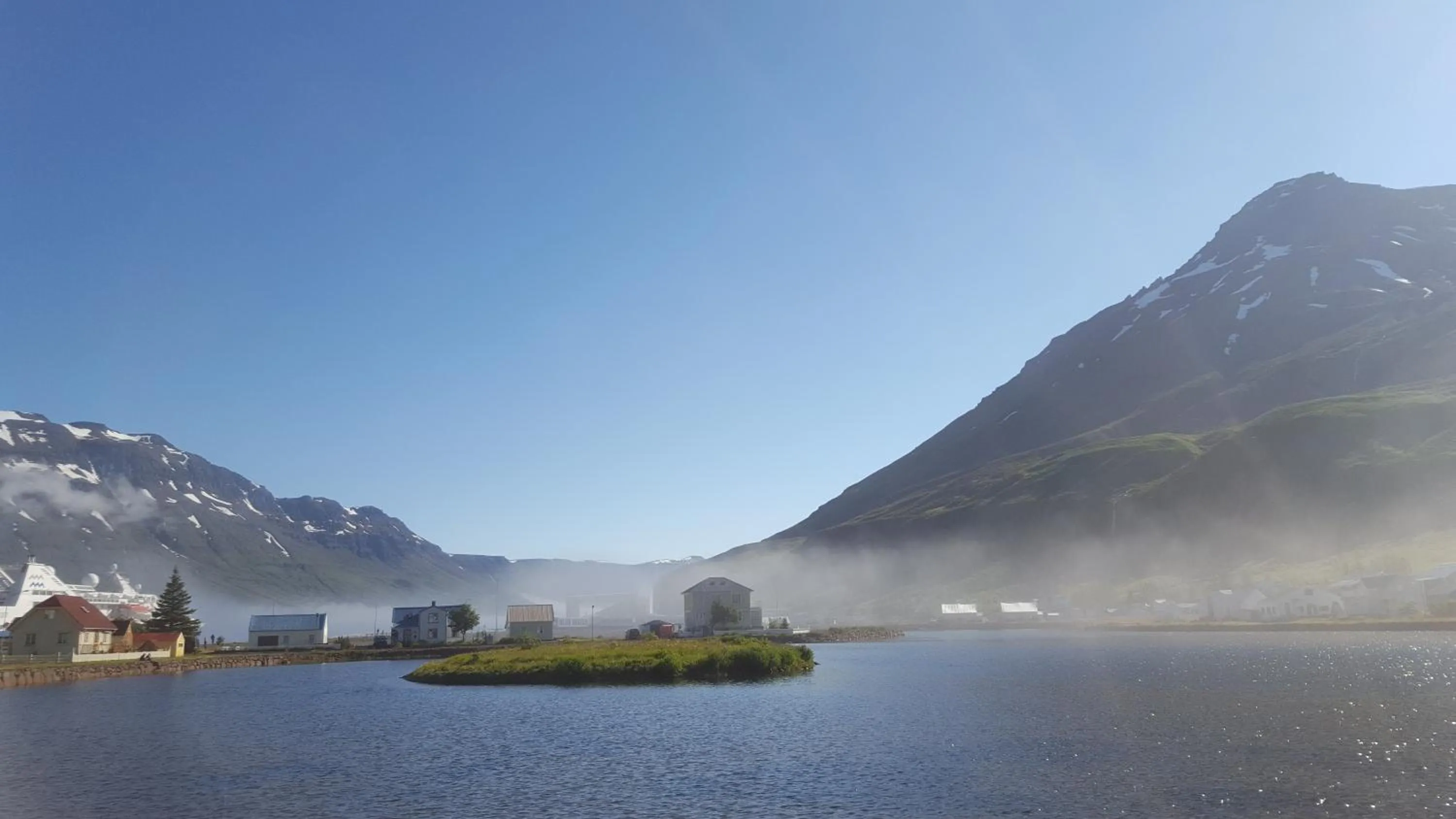 Day in Við Lónið Guesthouse